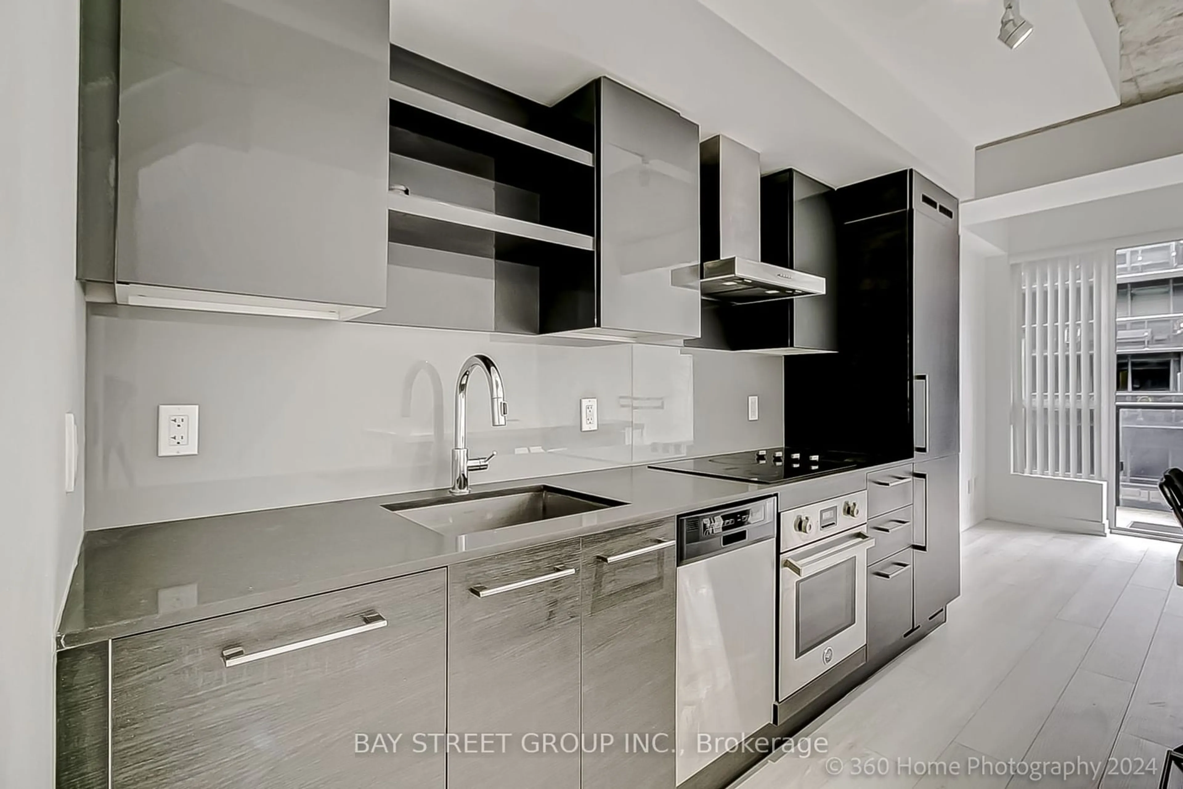 Standard kitchen for 1030 King St #1116, Toronto Ontario M6K 0B4