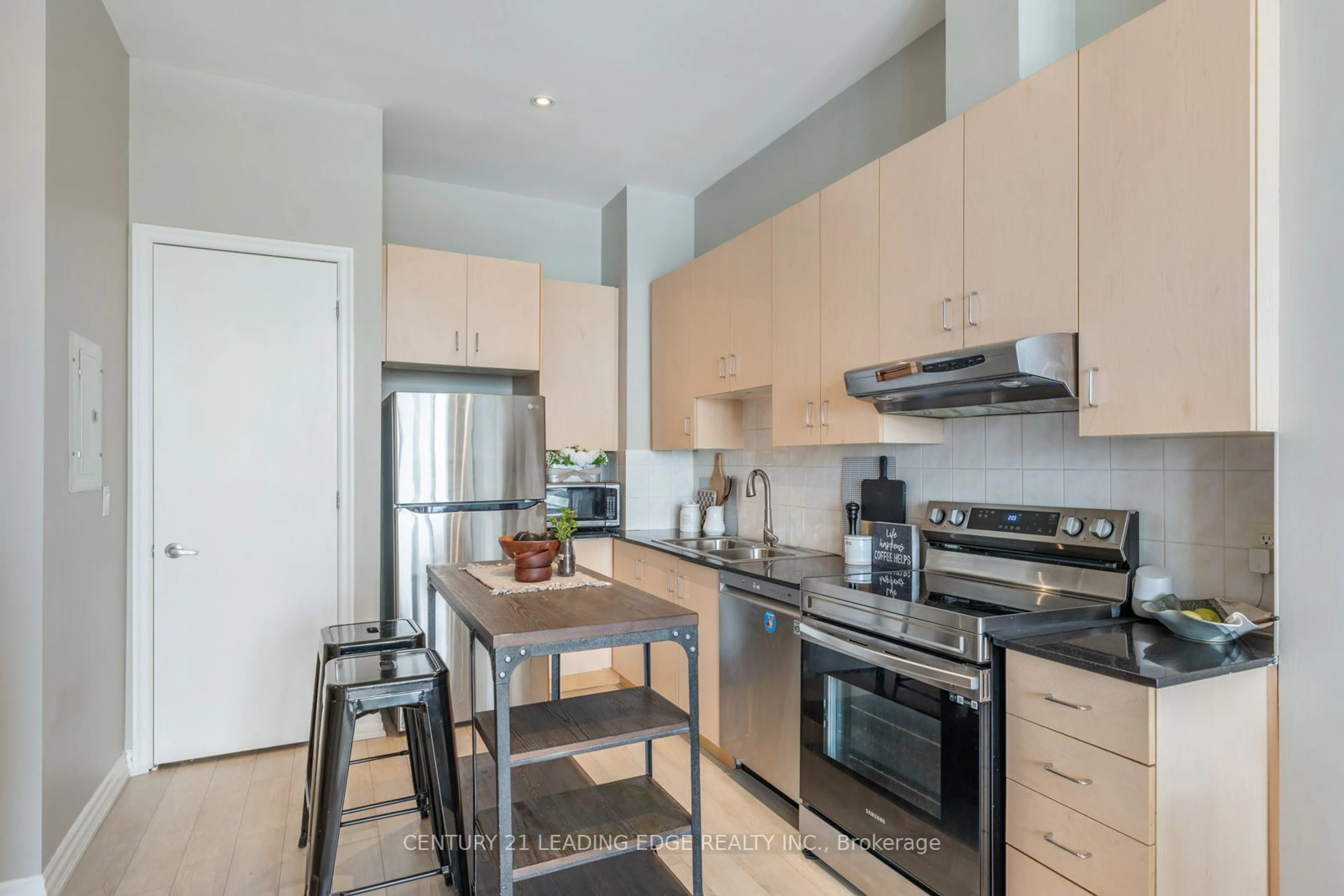 Standard kitchen for 797 Don Mills Rd #Lp07, Toronto Ontario M3C 1V1