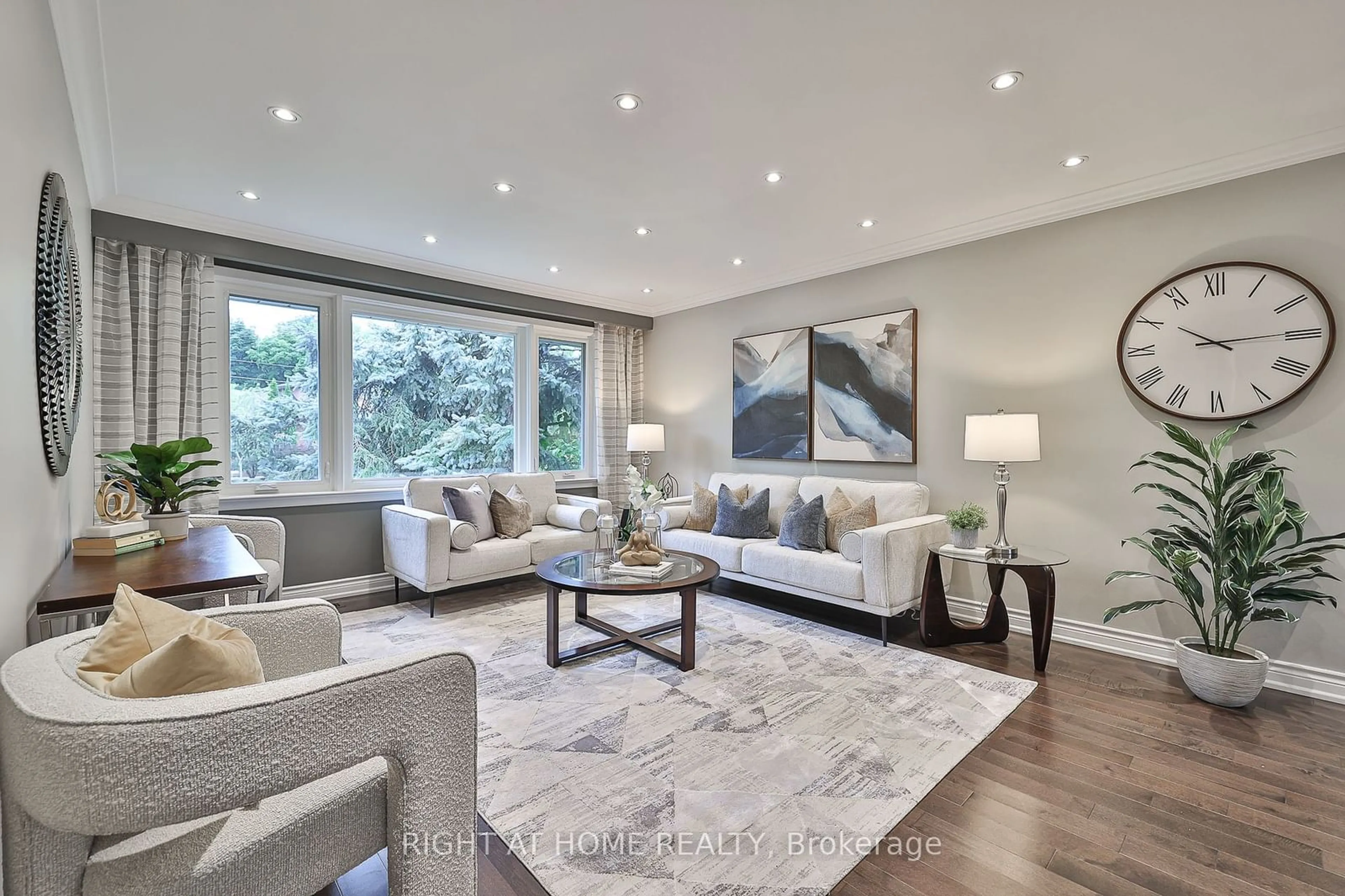 Living room for 210 Wedgewood Dr, Toronto Ontario M2M 2H9