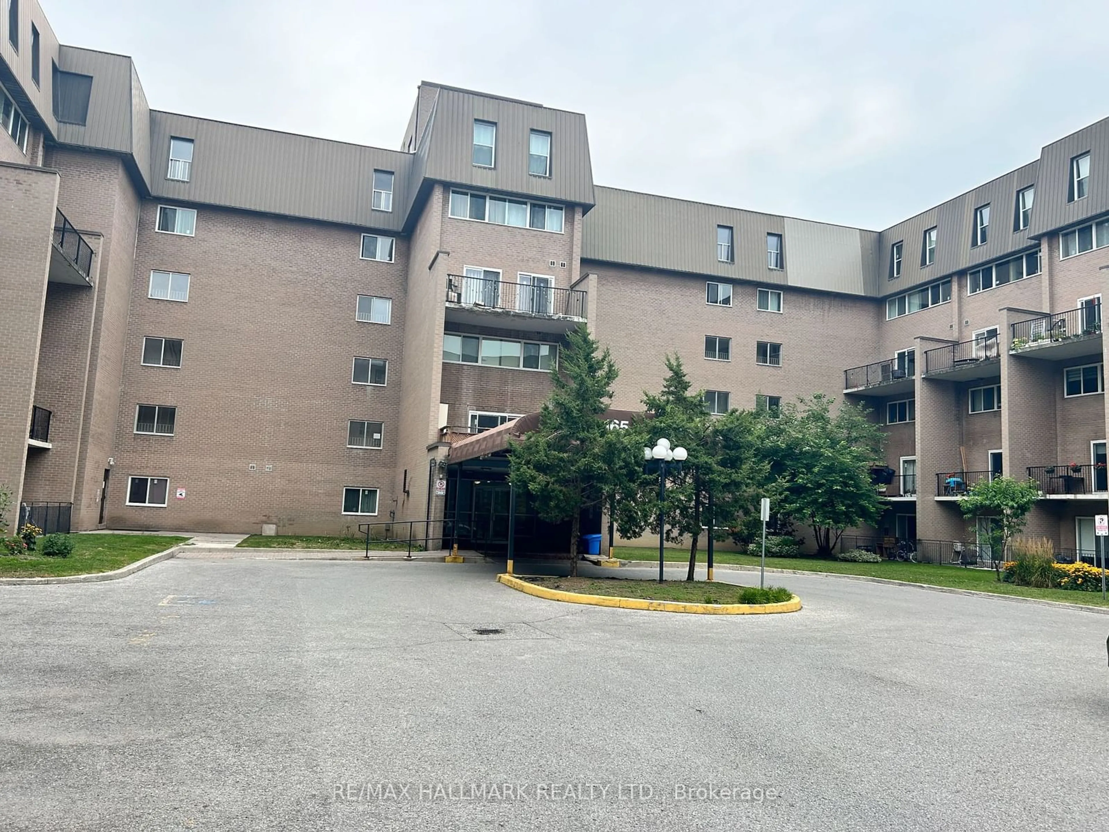 A pic from exterior of the house or condo, the front or back of building for 165 Cherokee Blvd #236, Toronto Ontario M2J 4T7