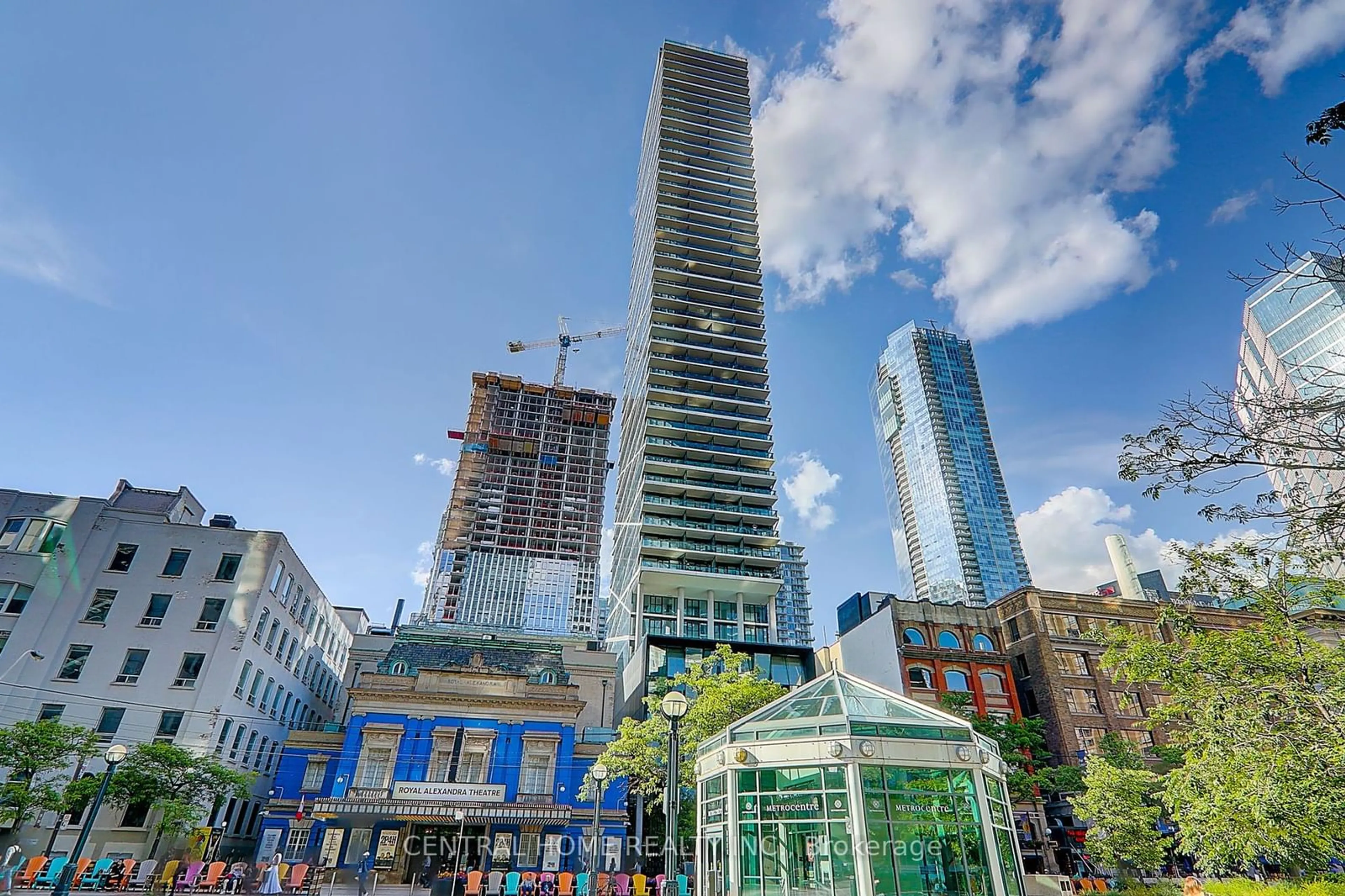 A pic from exterior of the house or condo for 224 King St #3604, Toronto Ontario M5H 1K4