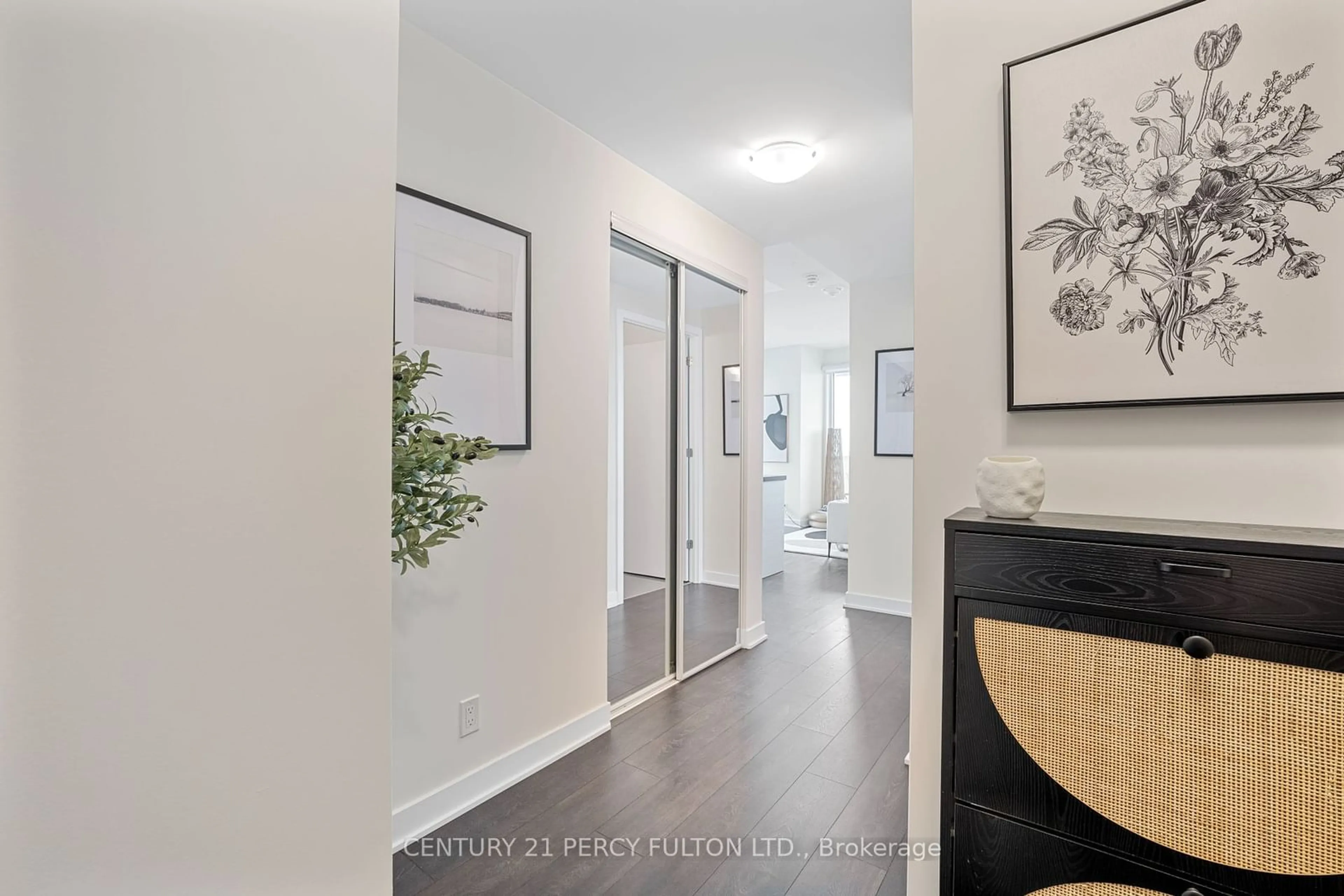 Indoor entryway for 2221 Yonge St #3108, Toronto Ontario M4S 2B4