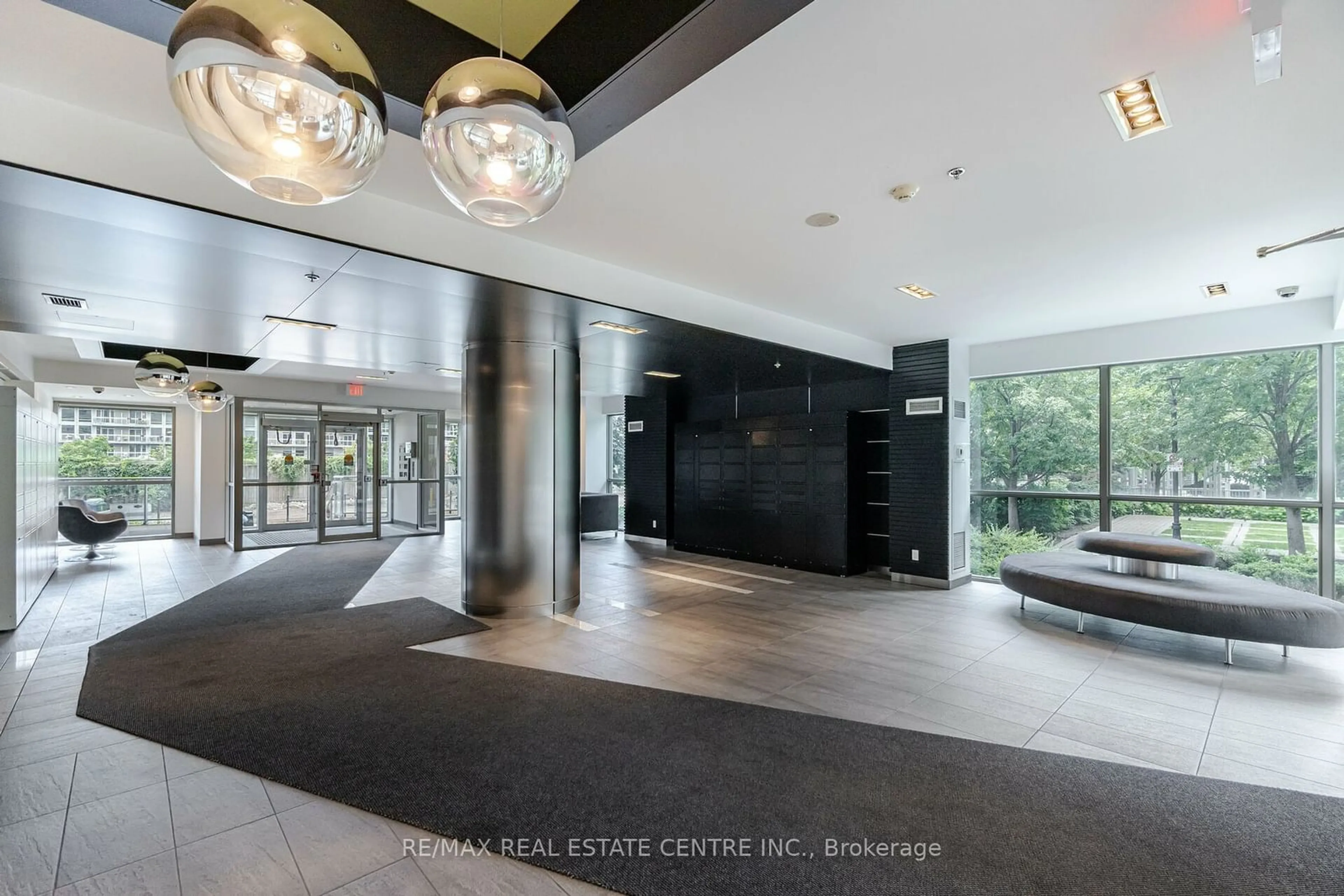 Indoor lobby for 100 Western Battery Rd #1702, Toronto Ontario M6K 3S2