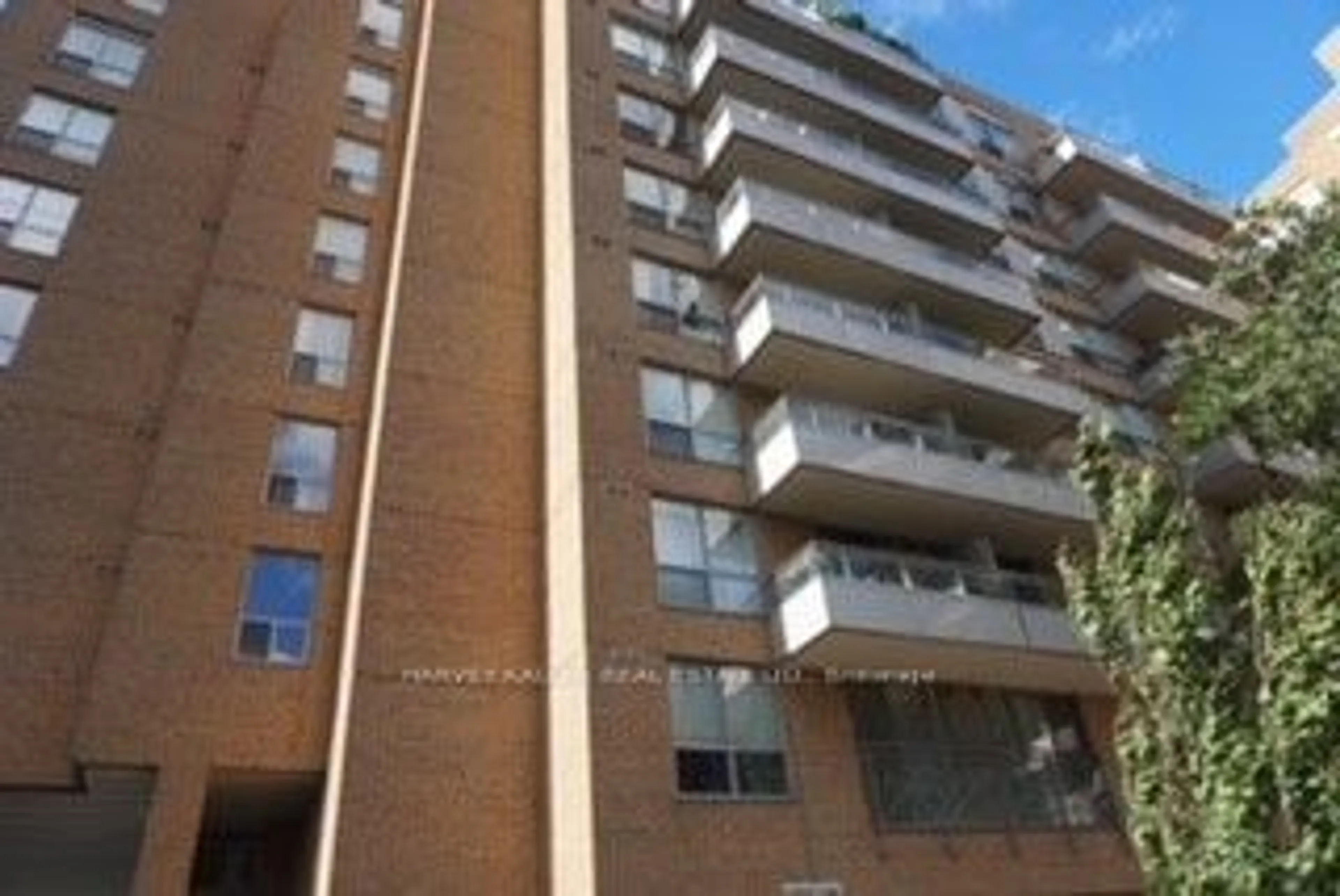 Outside view for 245 Davisville Ave #113, Toronto Ontario M4S 3H4