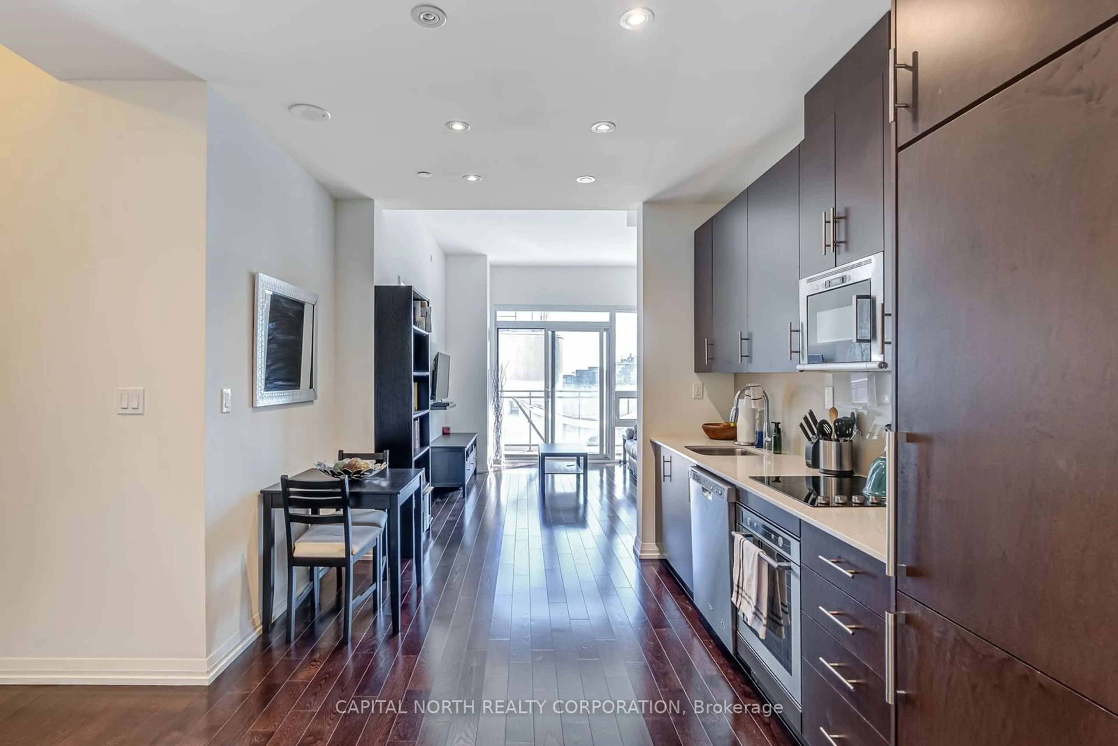 Contemporary kitchen for 460 Adelaide St #1033, Toronto Ontario M5A 0E7