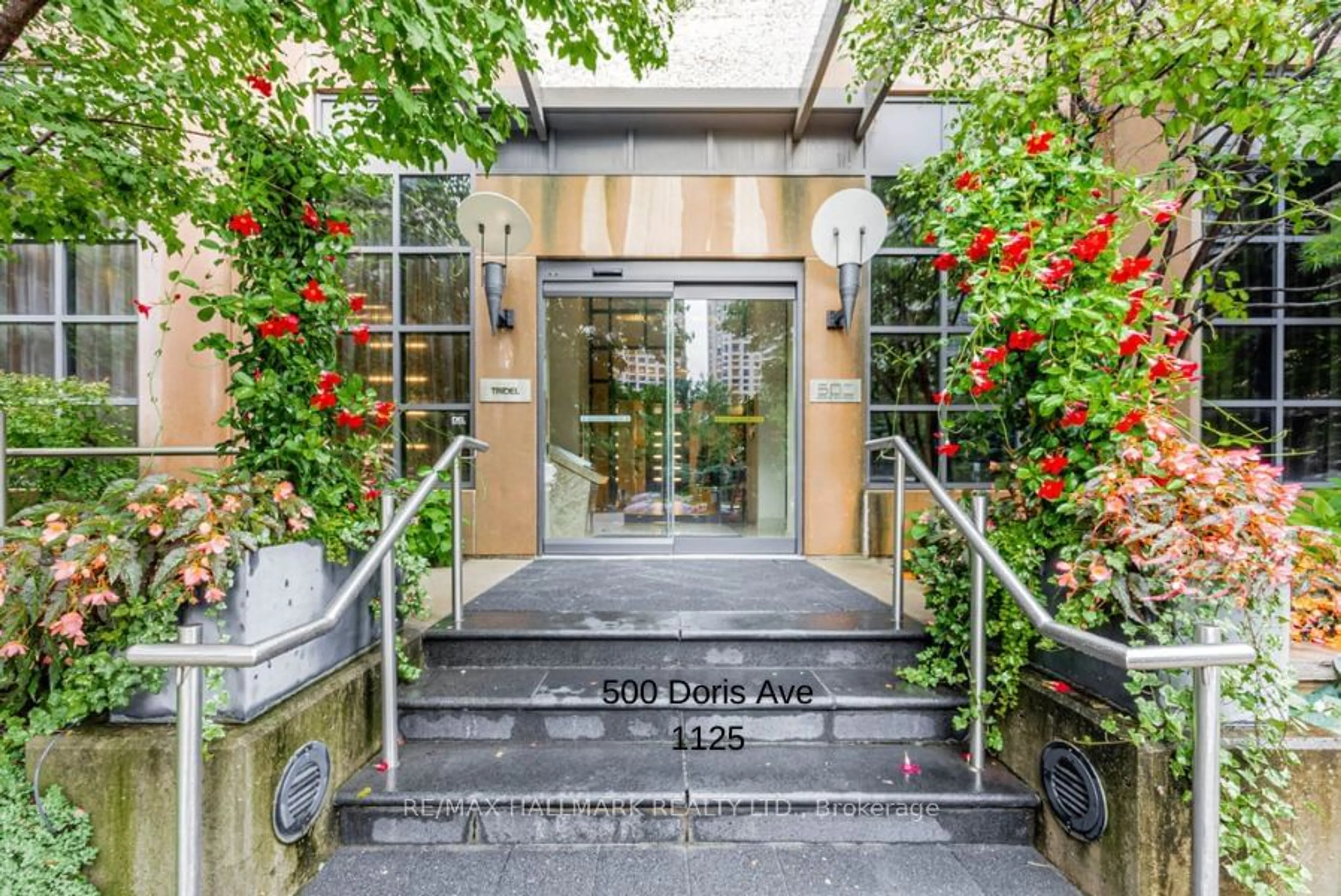 Indoor foyer for 500 Doris Ave #1125, Toronto Ontario M2N 0C1