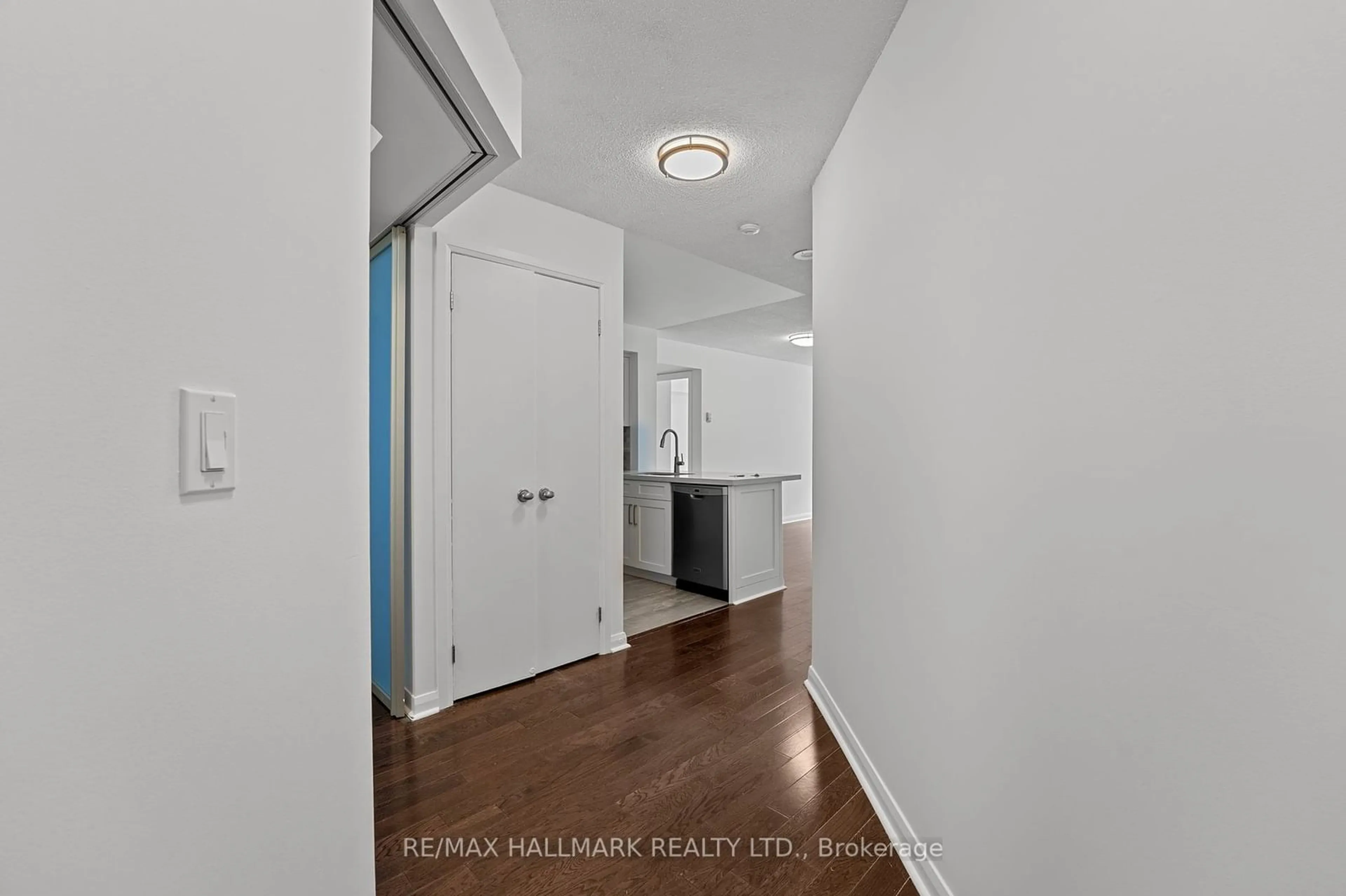 Indoor entryway for 18 Beverley St #217, Toronto Ontario M5T 3L2