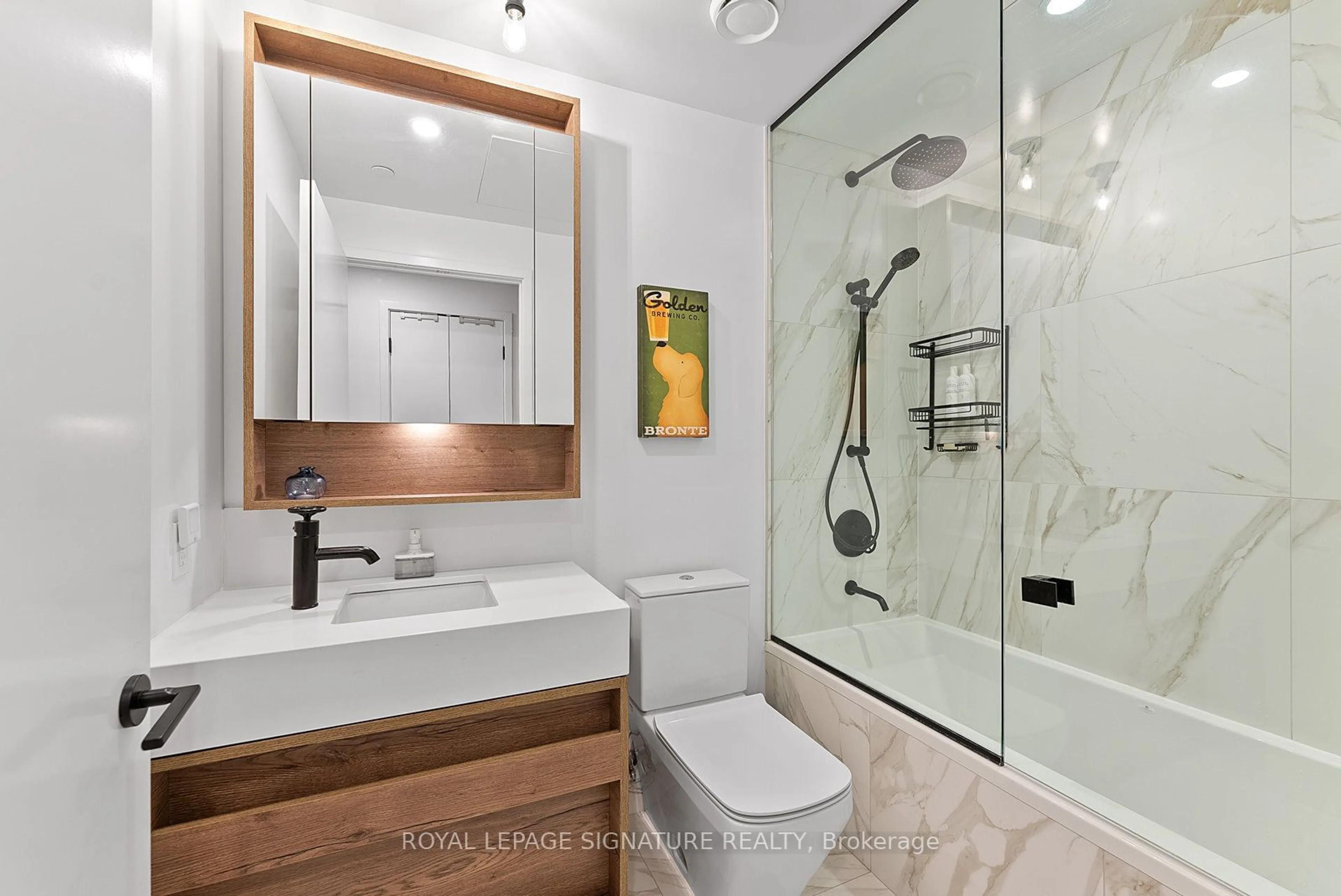 Contemporary bathroom for 505 Richmond St #1123, Toronto Ontario M5V 1Y3