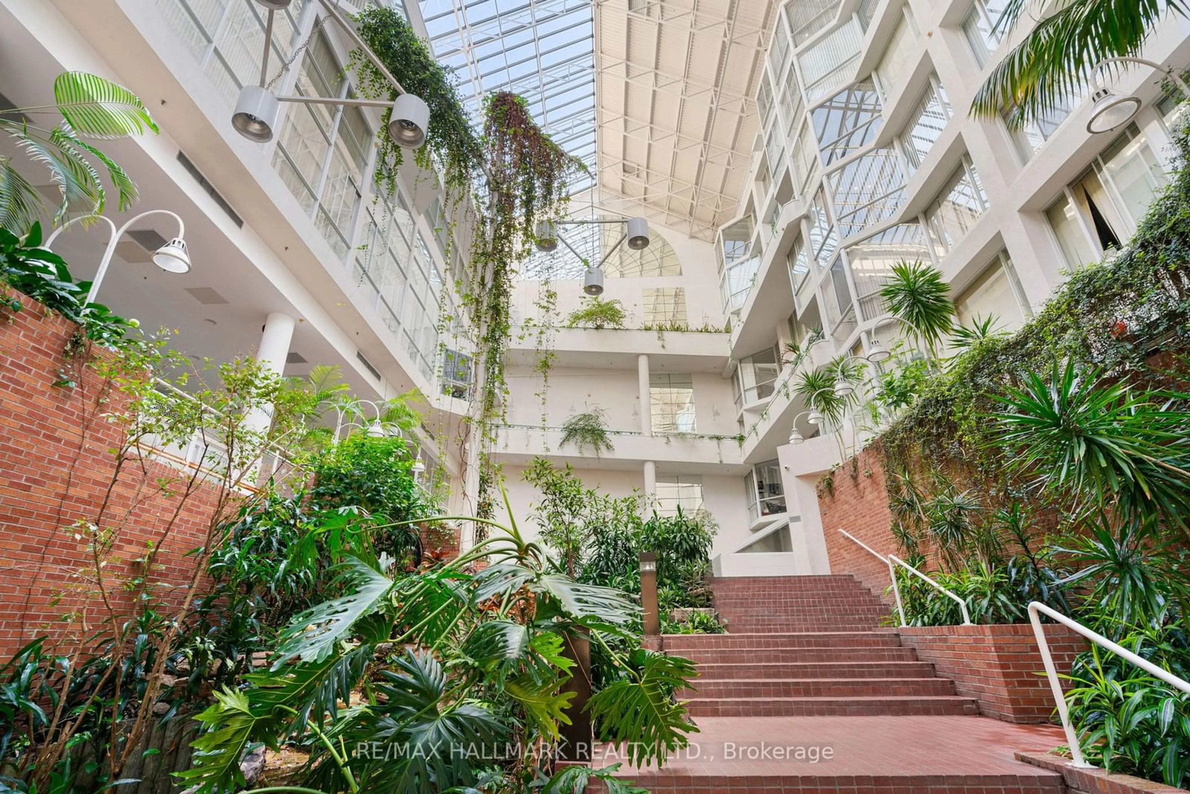 Indoor lobby for 71 Front St #504, Toronto Ontario M5E 1T9