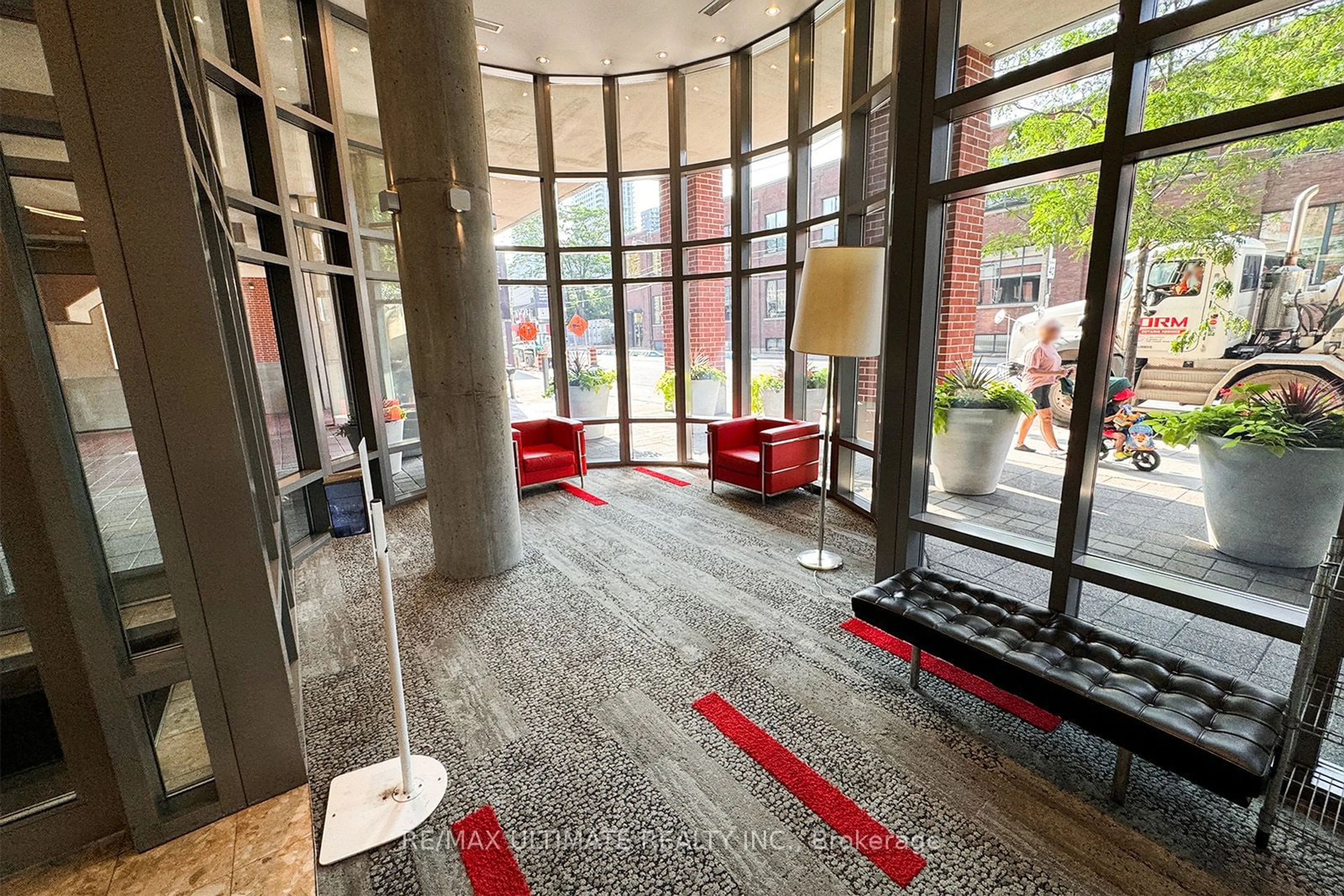 Indoor lobby for 255 Richmond St #1010, Toronto Ontario M5A 4T7