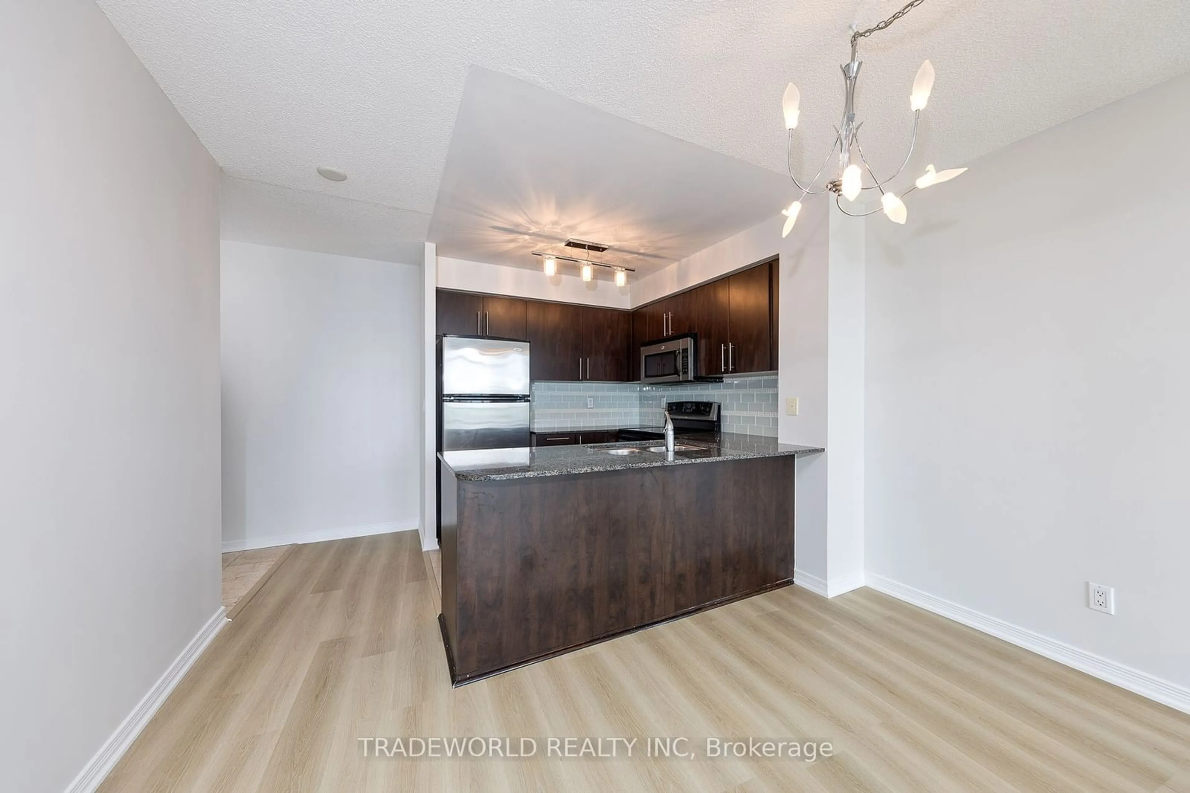 Standard kitchen for 509 BEECROFT Rd #2108, Toronto Ontario M2N 0A3