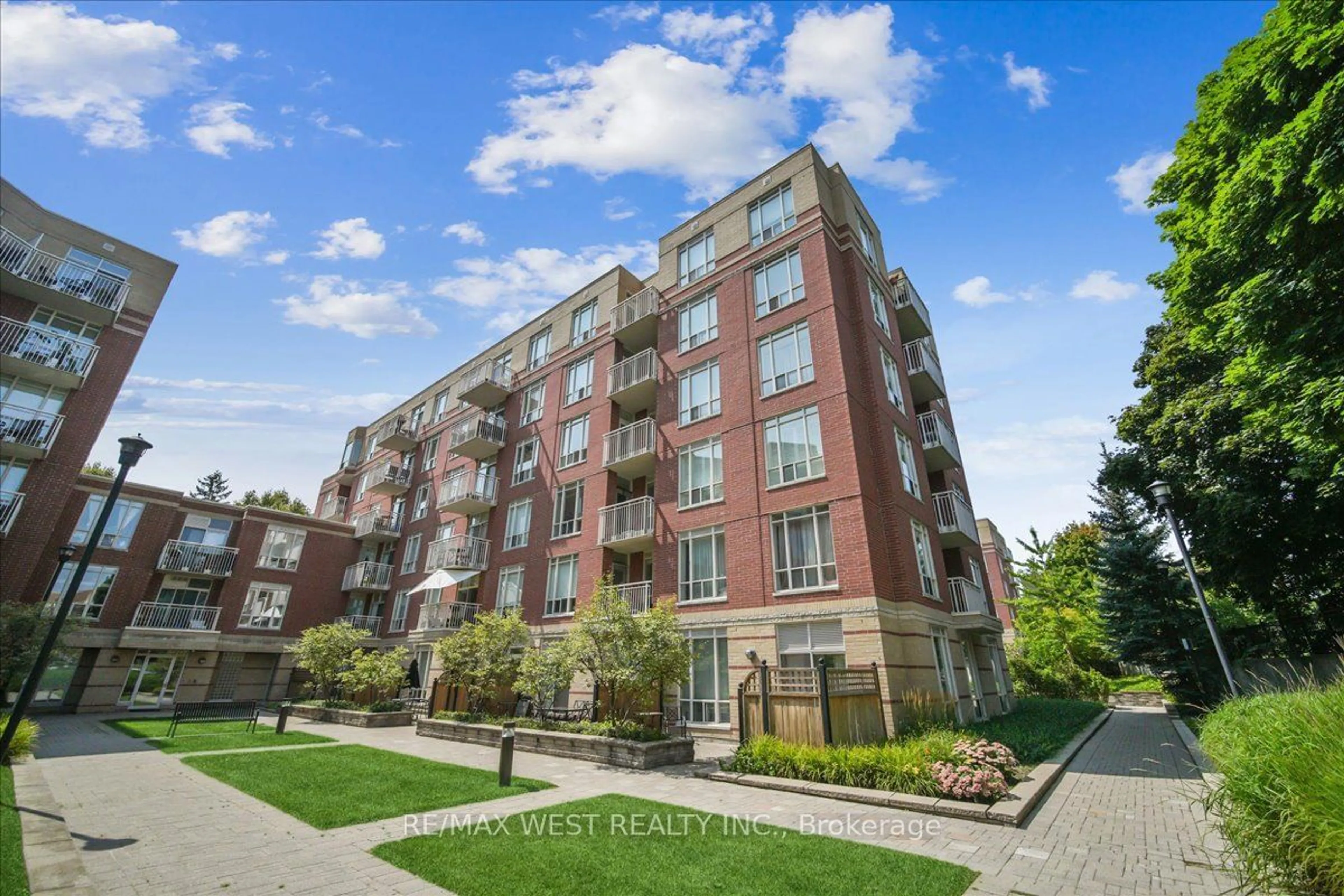 A pic from exterior of the house or condo for 455 Rosewell Ave #511, Toronto Ontario M4R 2H9