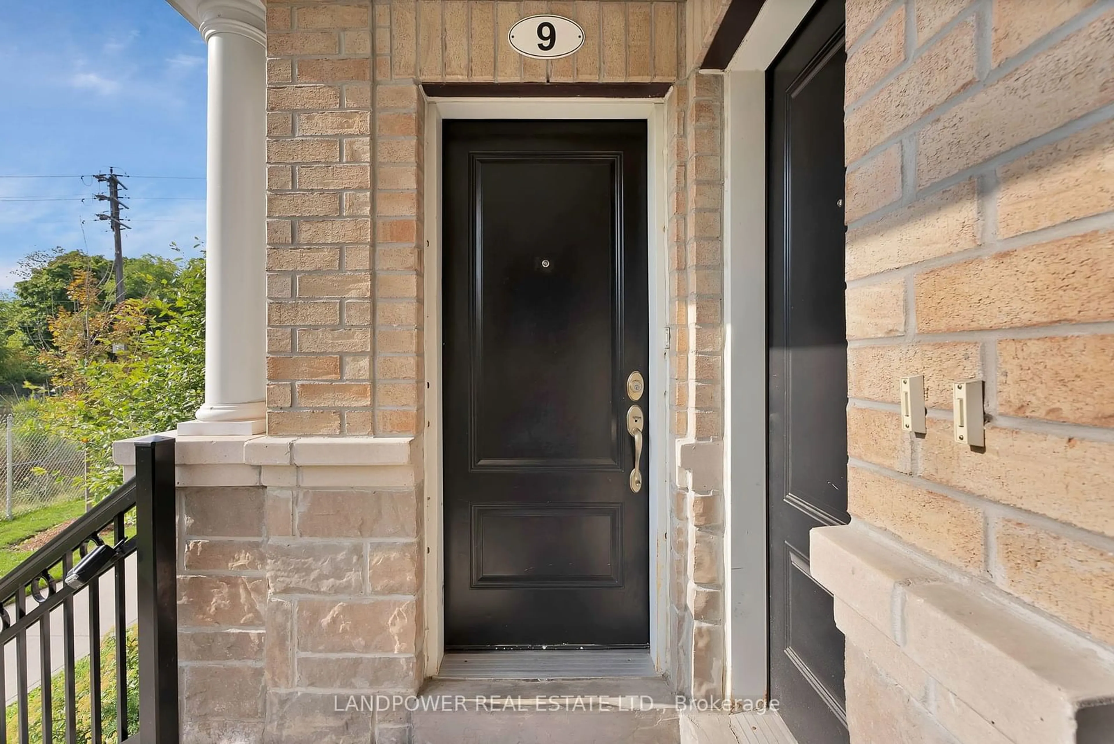 Indoor entryway for 37 Drewry Ave #9, Toronto Ontario M2M 1C9