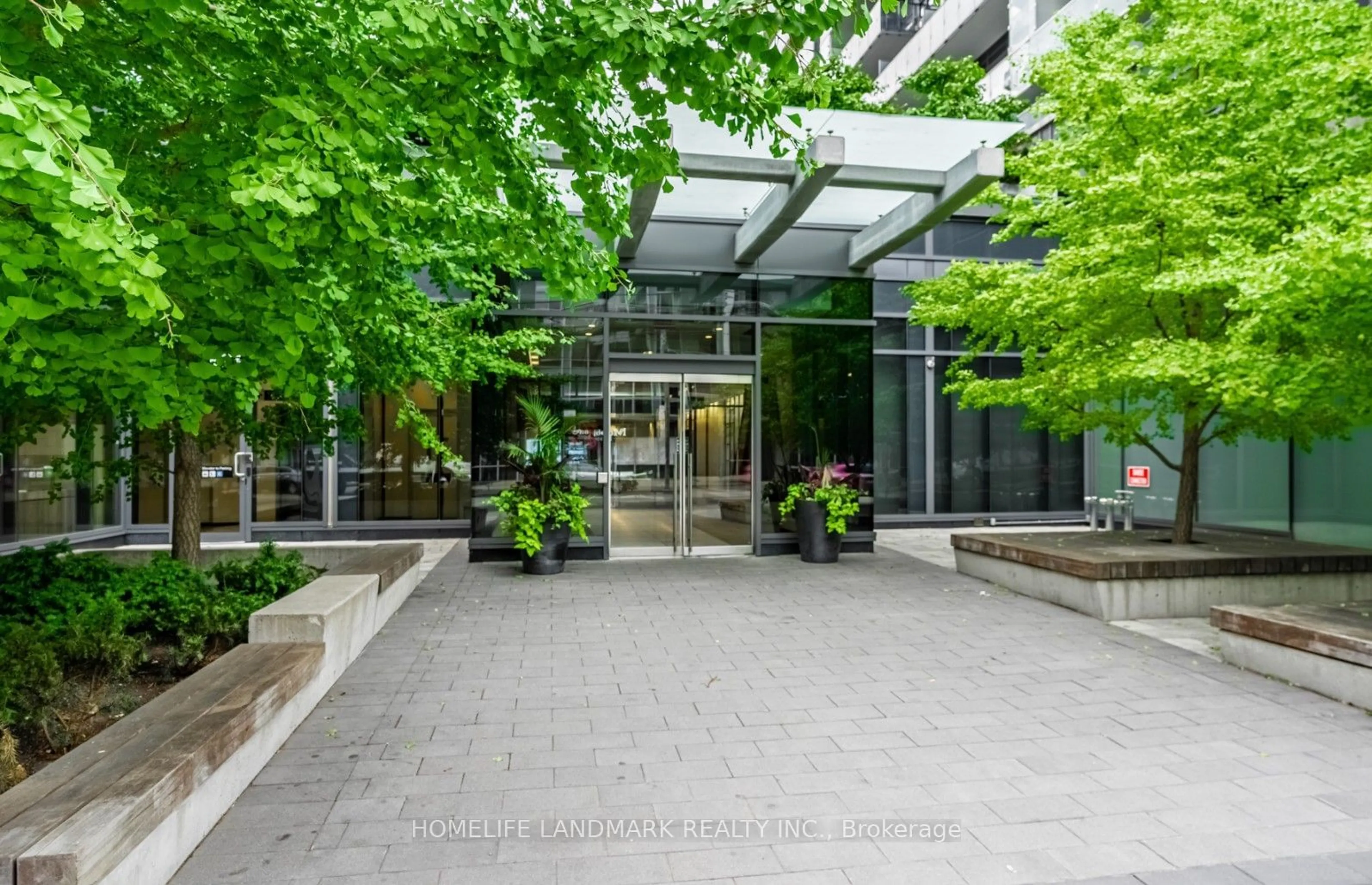 Indoor lobby for 1030 King St #Ph18, Toronto Ontario M6K 0B4