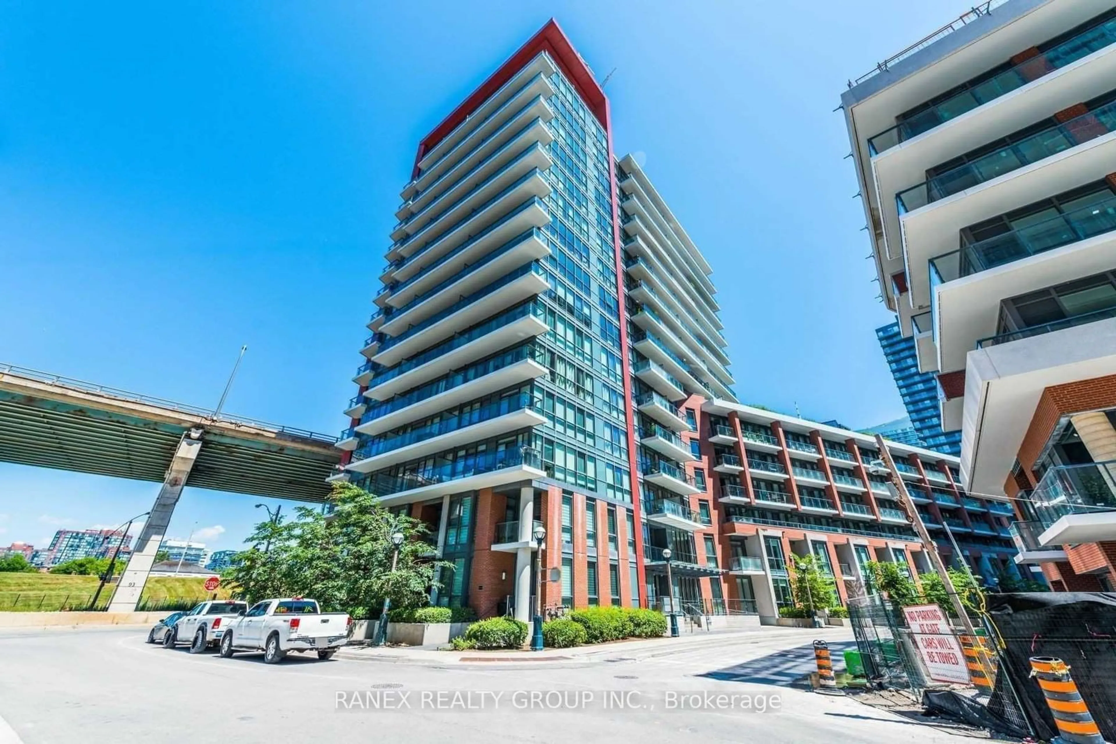 A pic from exterior of the house or condo, the front or back of building for 50 Bruyeres Mews St #731, Toronto Ontario M5V 0A7