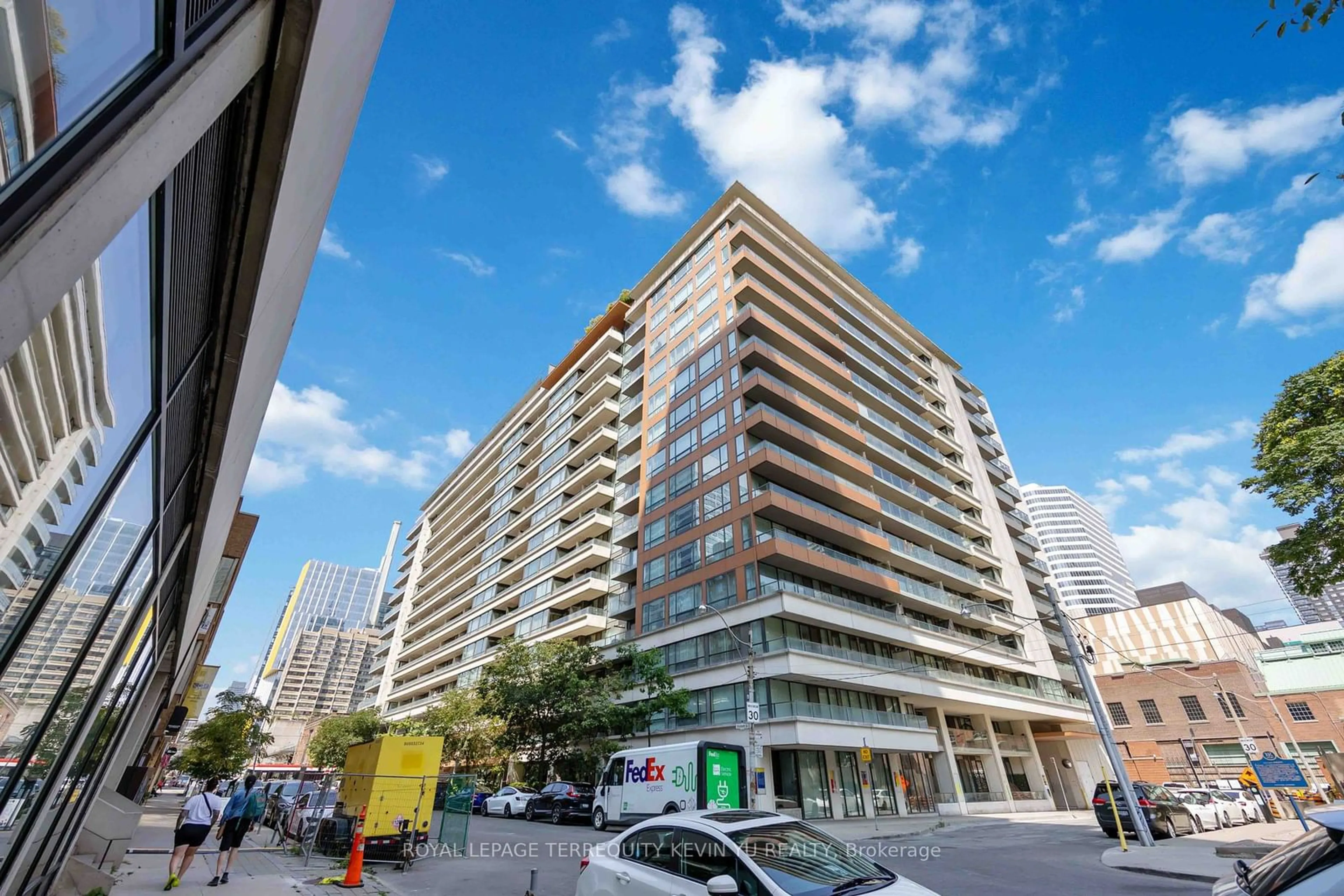 A pic from exterior of the house or condo for 111 Elizabeth St #729, Toronto Ontario M5G 1P7