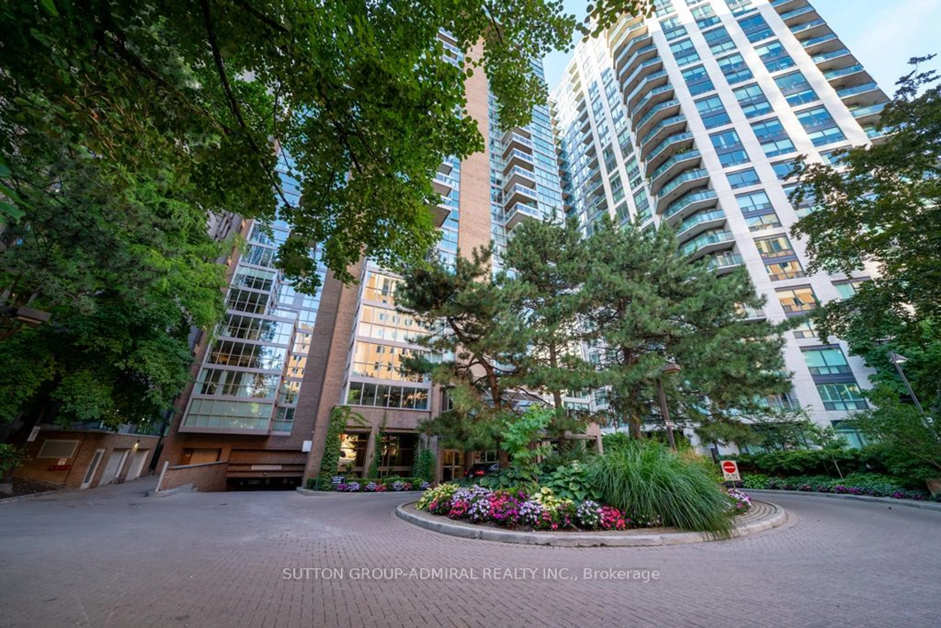 A pic from exterior of the house or condo for 278 Bloor St #301, Toronto Ontario M4W 3M4