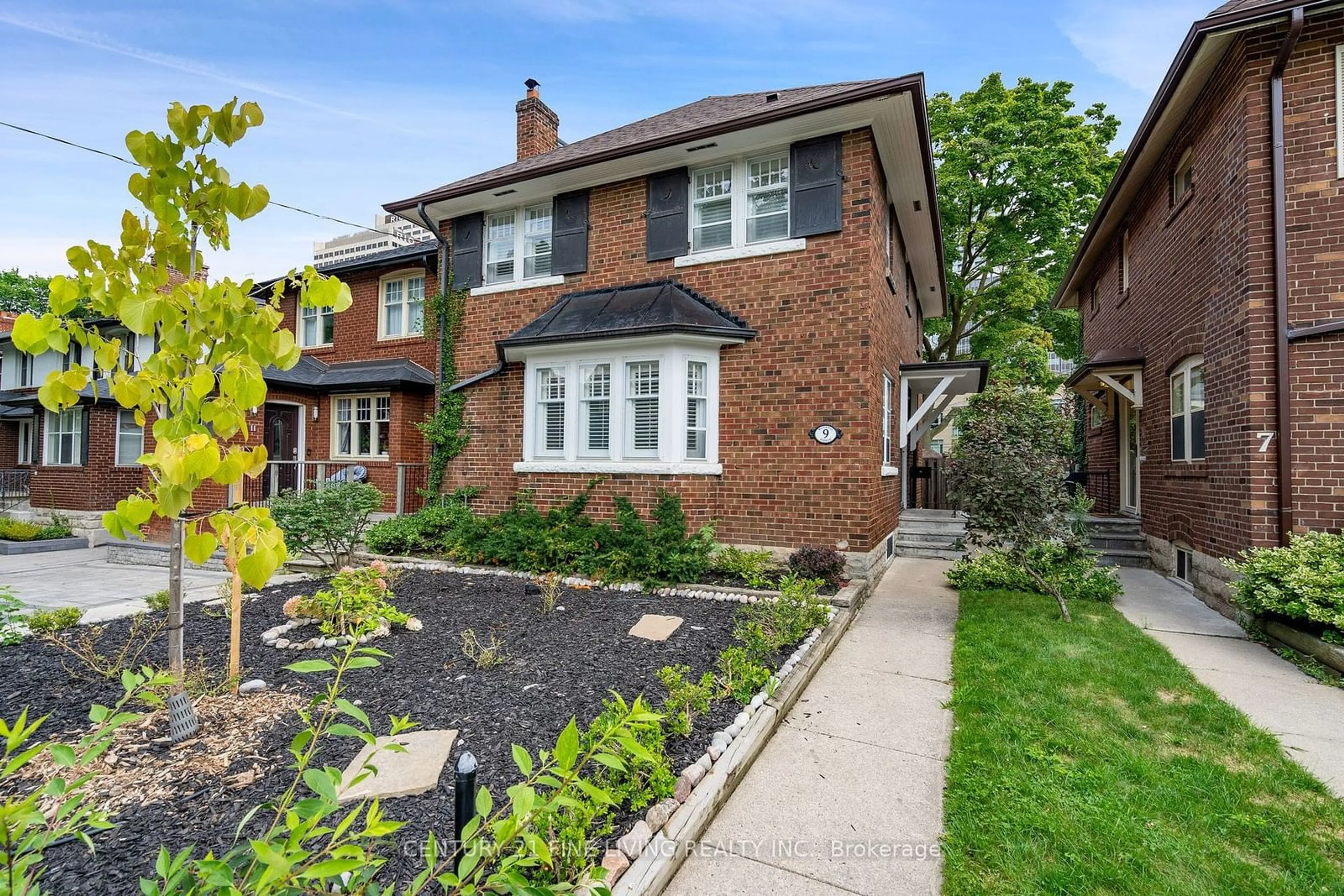 Home with brick exterior material for 9 Maxwell Ave, Toronto Ontario M5P 2B4