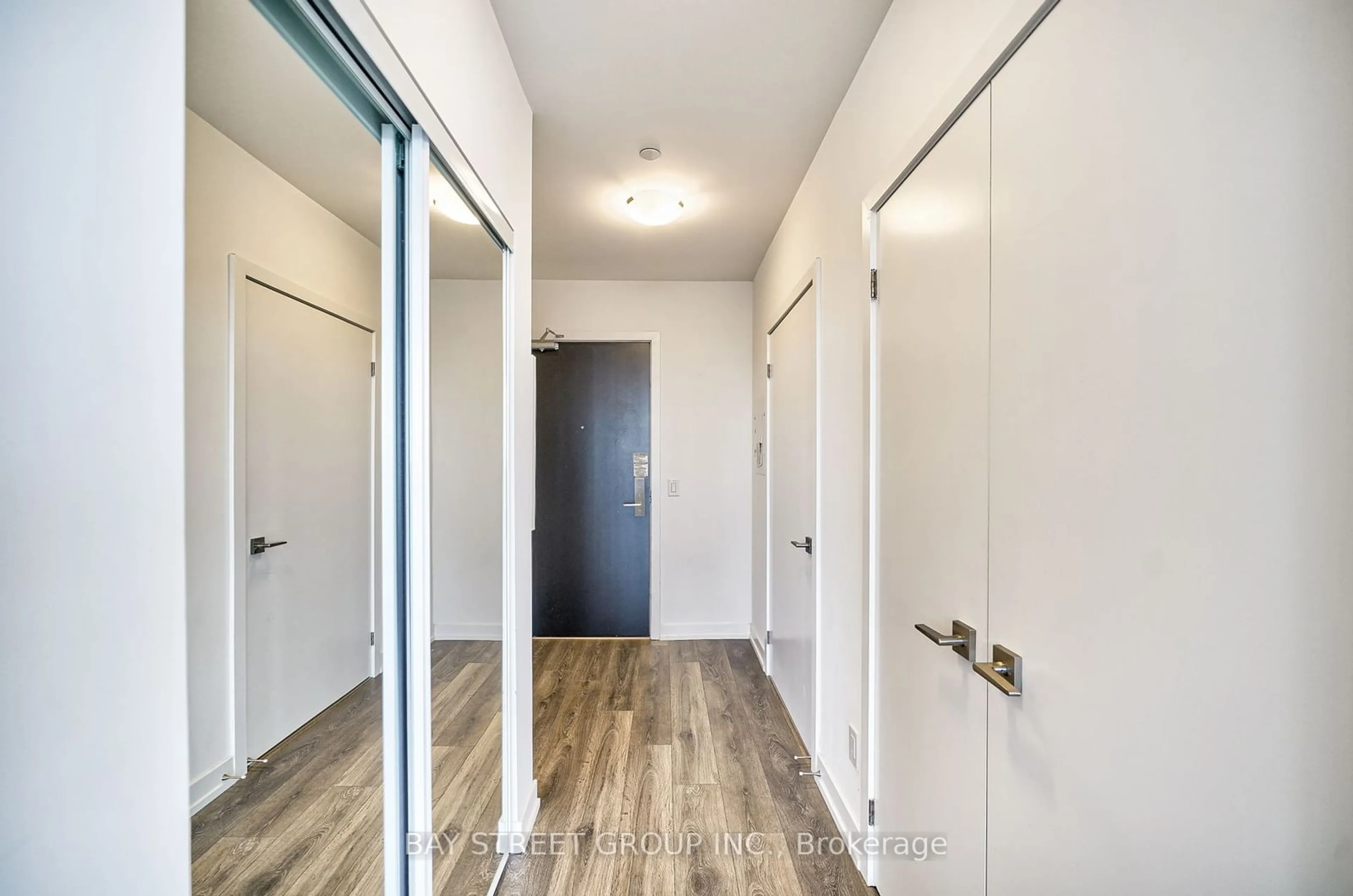 Indoor entryway for 159 Wellesley St #PH 3, Toronto Ontario M4Y 0H5