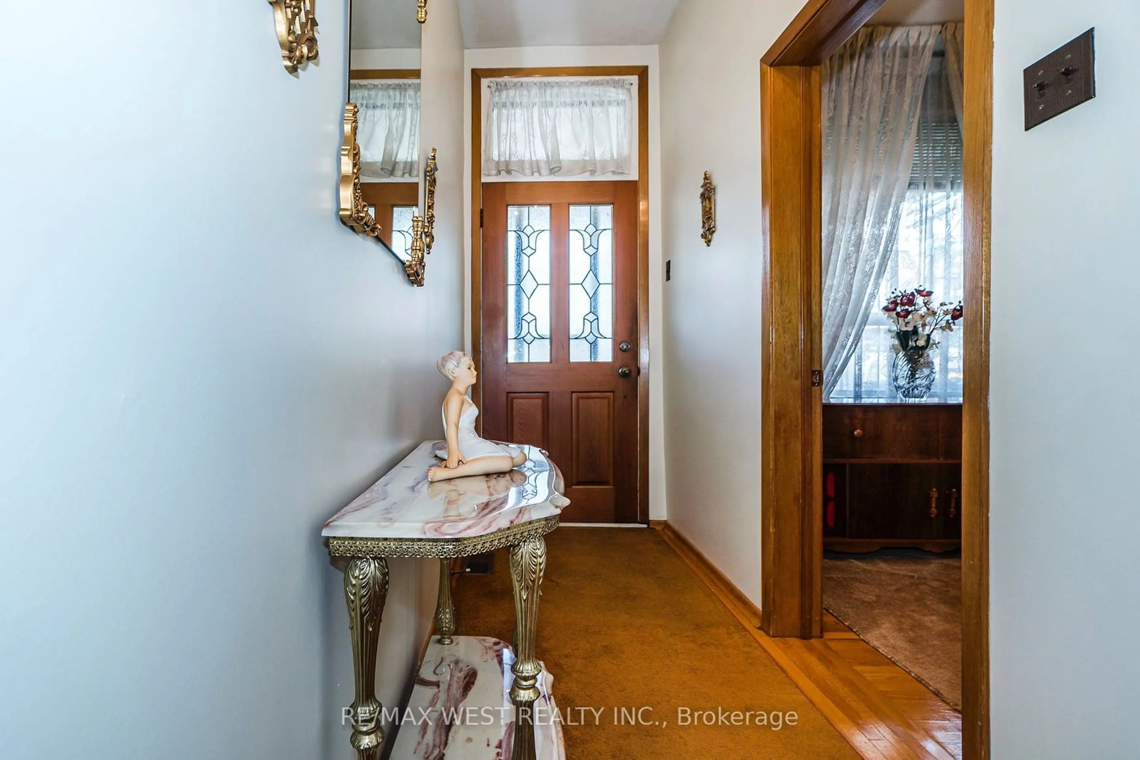 Indoor foyer, wood floors for 87 Palmerston Ave, Toronto Ontario M6J 2J2