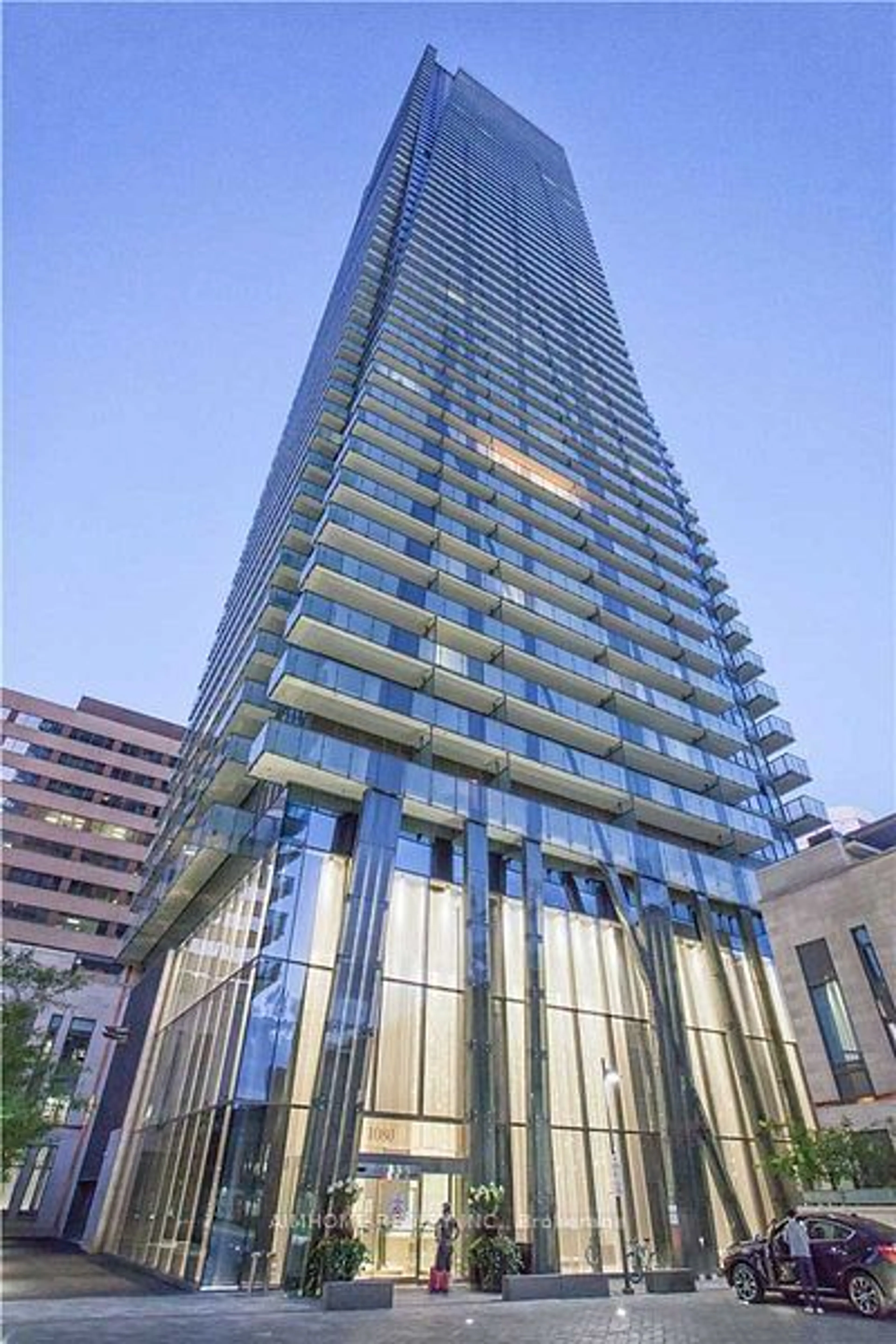 A pic from exterior of the house or condo for 1080 Bay St #4704, Toronto Ontario M5S 0A5