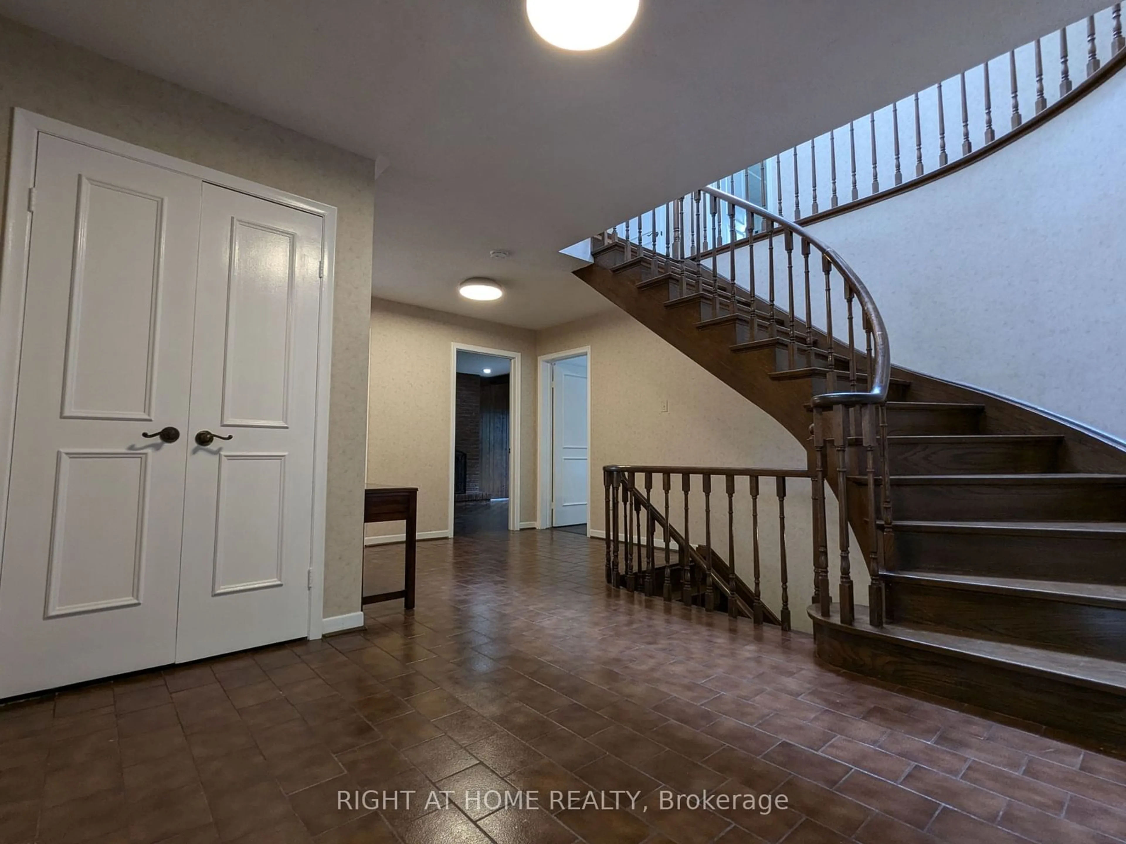 Indoor entryway for 15 Nevada Ave, Toronto Ontario M2M 3N9