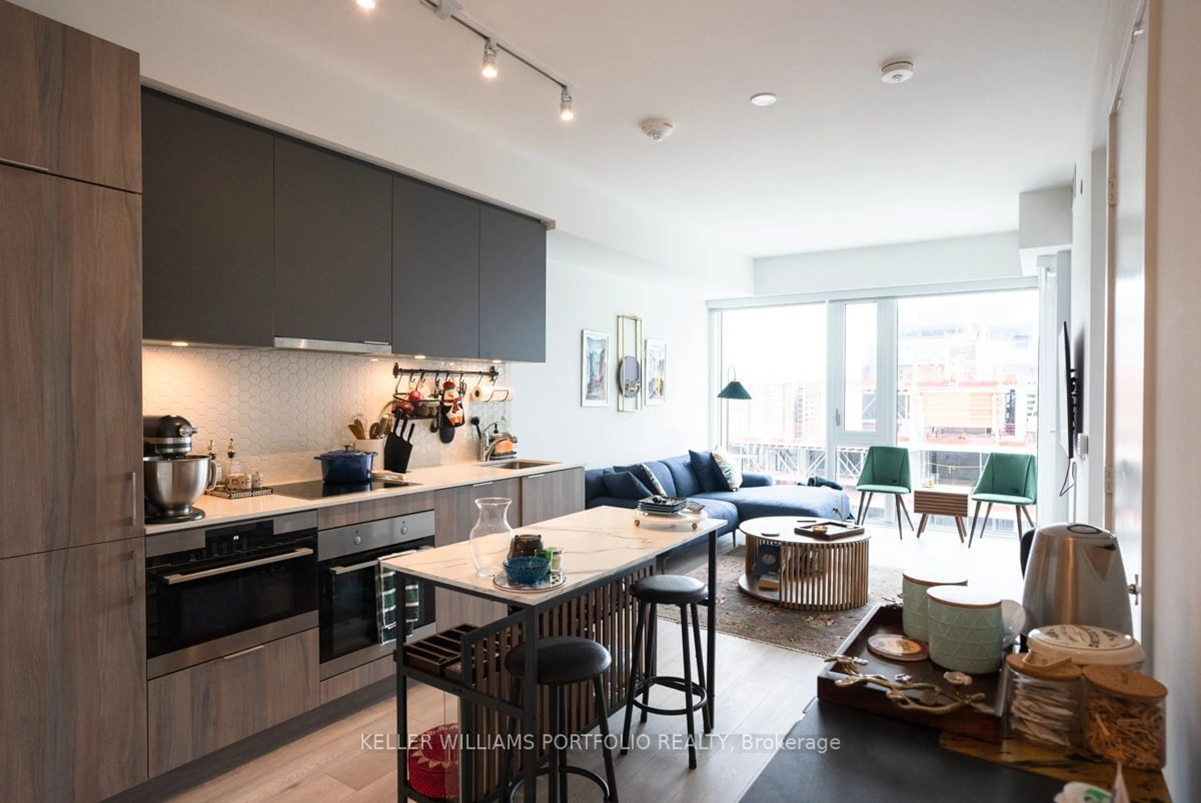 Contemporary kitchen for 158 Front St #1612, Toronto Ontario M5A 0K9