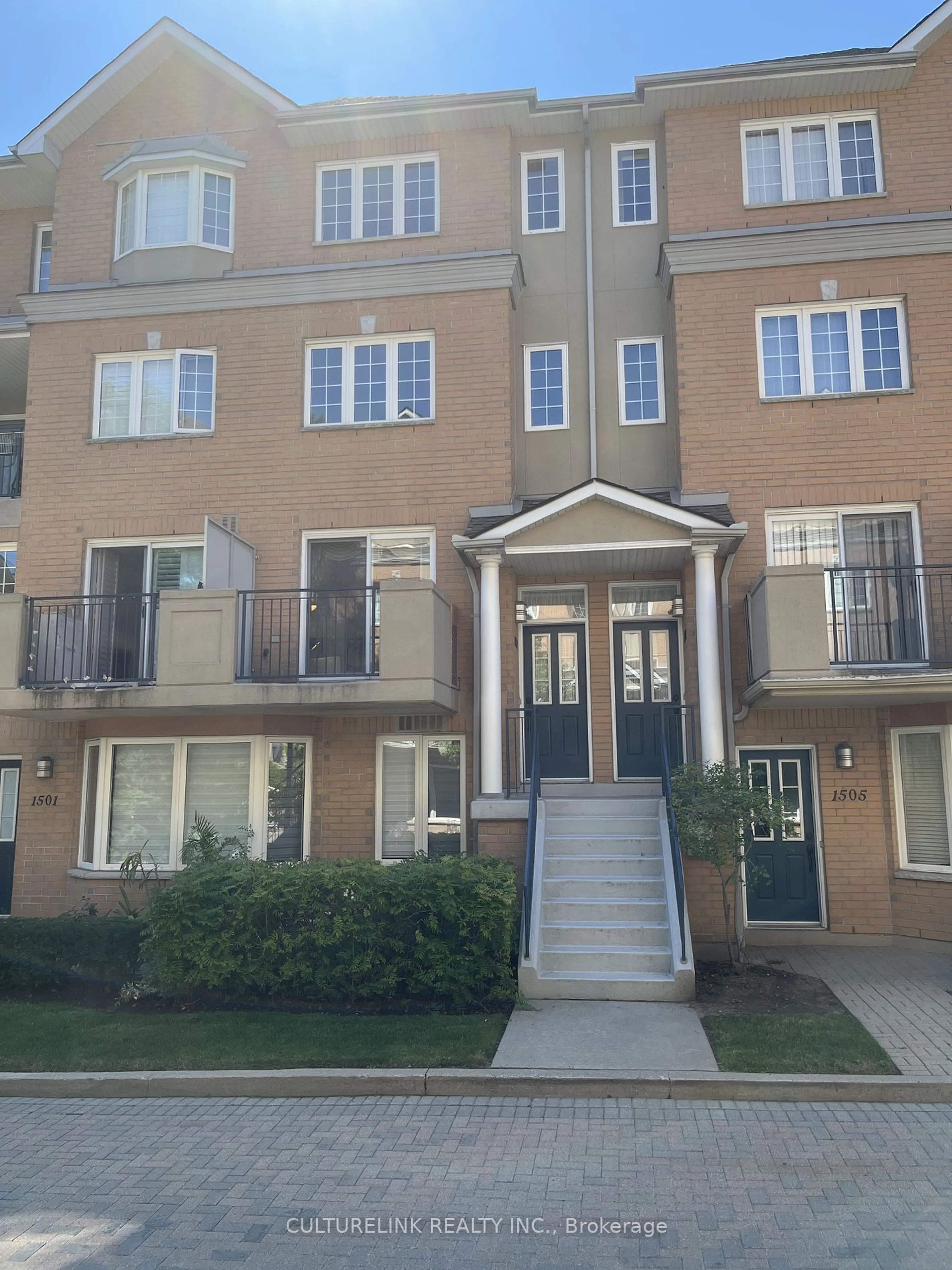 A pic from exterior of the house or condo for 28 Sommerset Way #1502, Toronto Ontario M2N 6W7