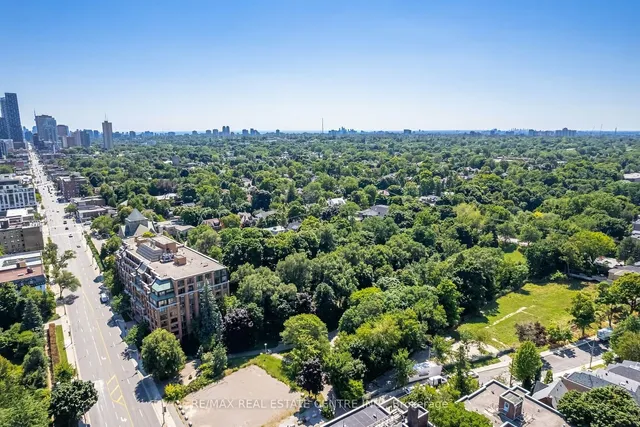 Primary image of 3018 Yonge St Unit 214