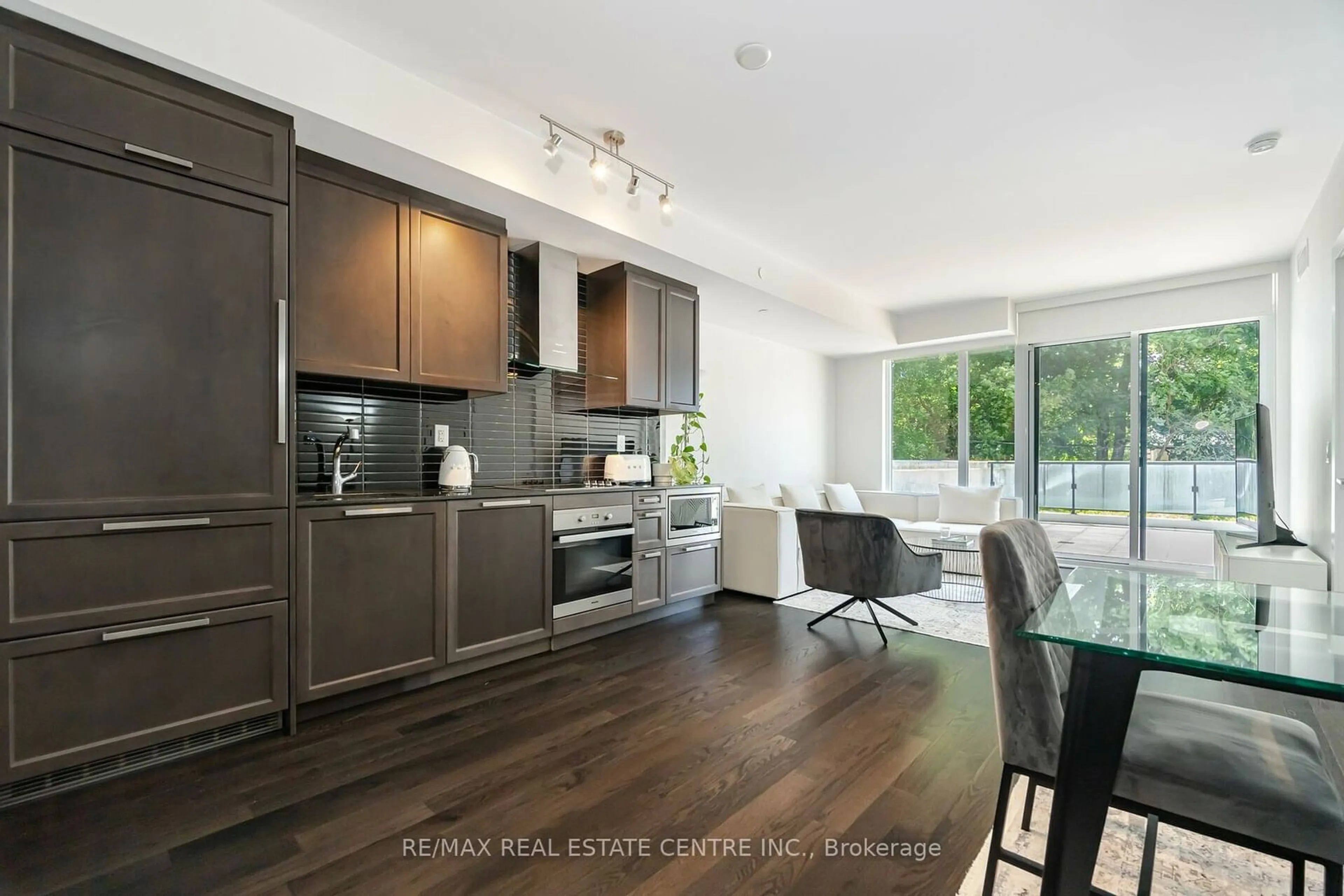 Open concept kitchen, wood/laminate floor for 3018 Yonge St #214, Toronto Ontario M4N 2K4