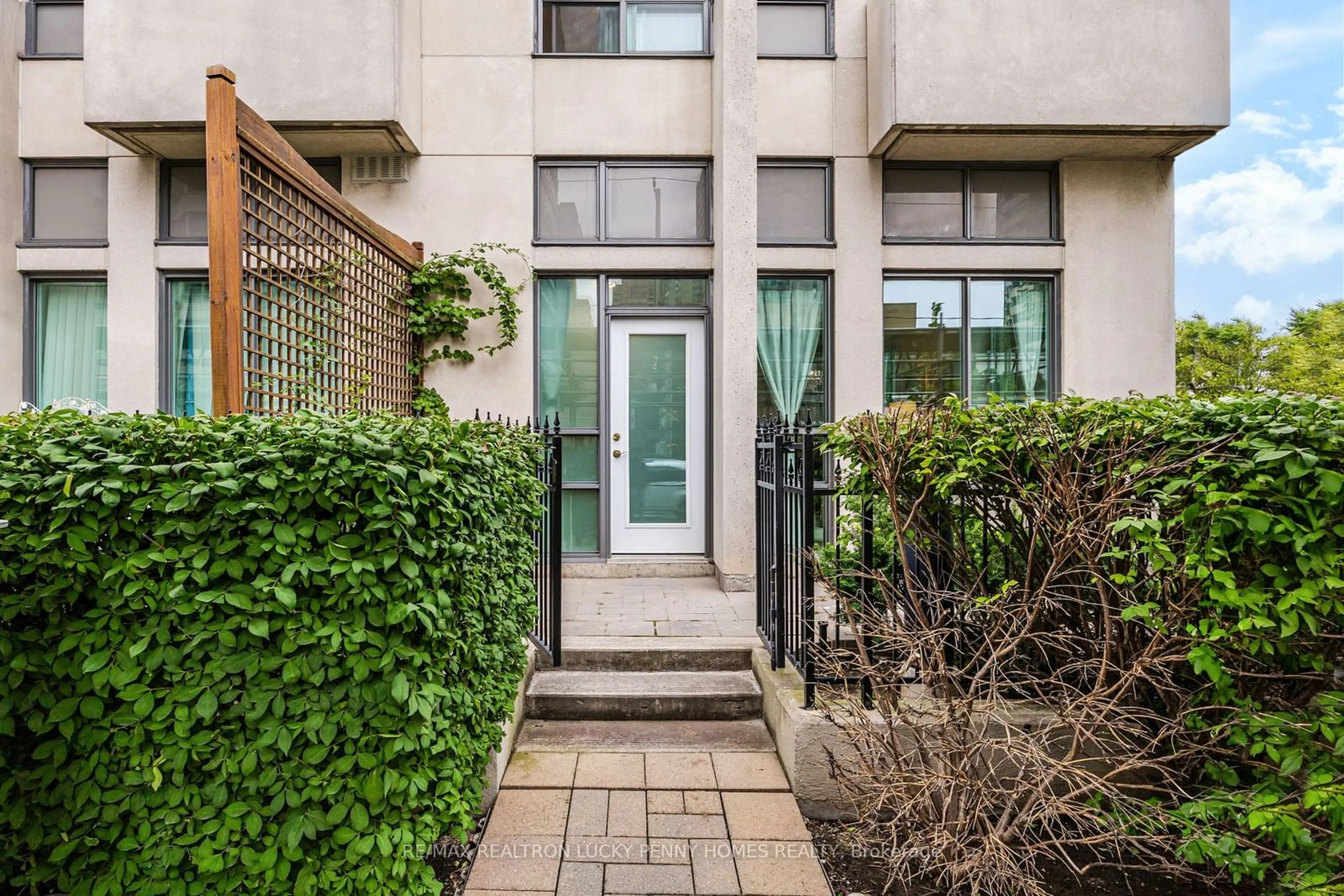 A pic from exterior of the house or condo for 18 Spring Garden Ave #106, Toronto Ontario M2N 7M2