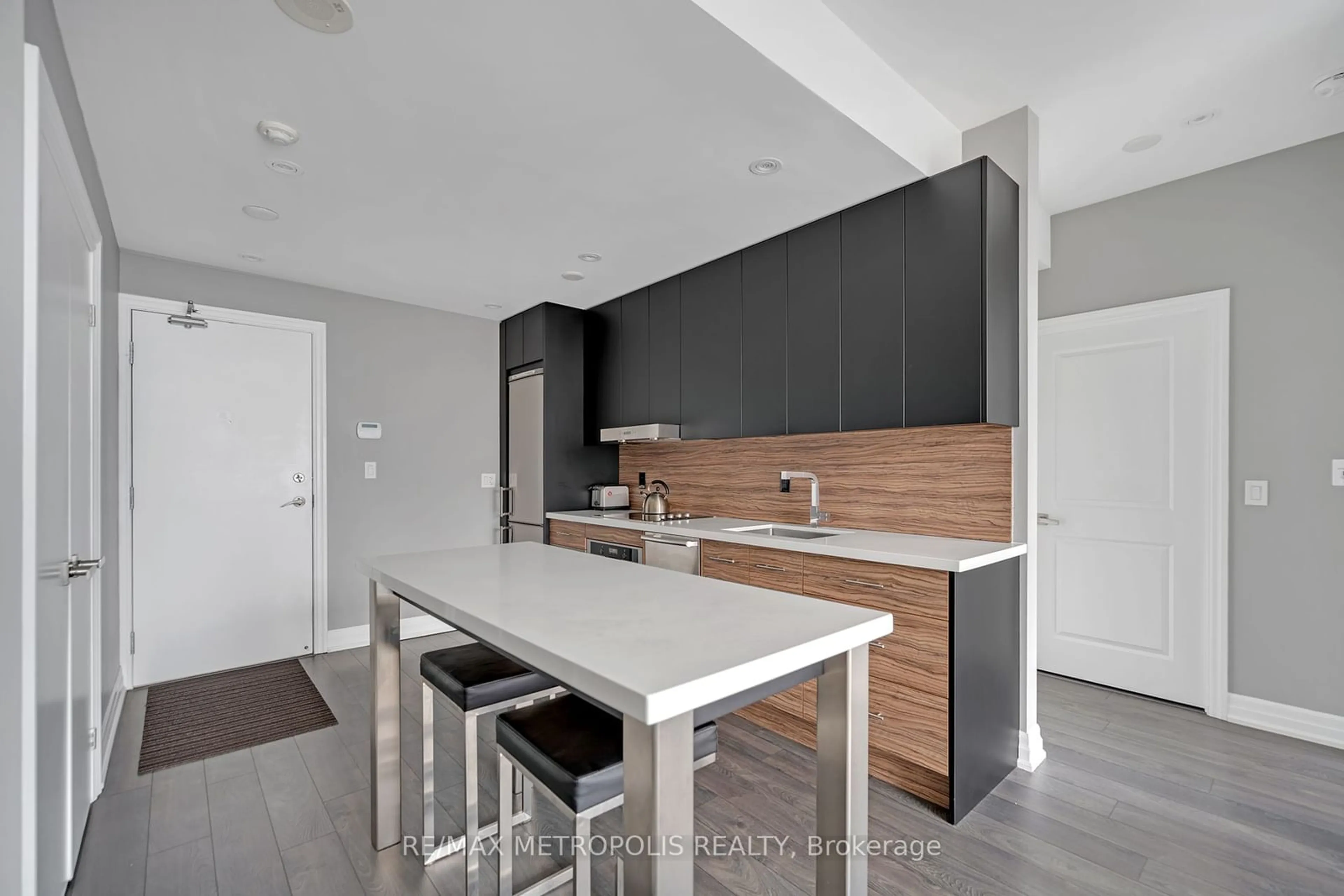 Contemporary kitchen for 500 St Clair Ave #1508, Toronto Ontario M6C 1A8