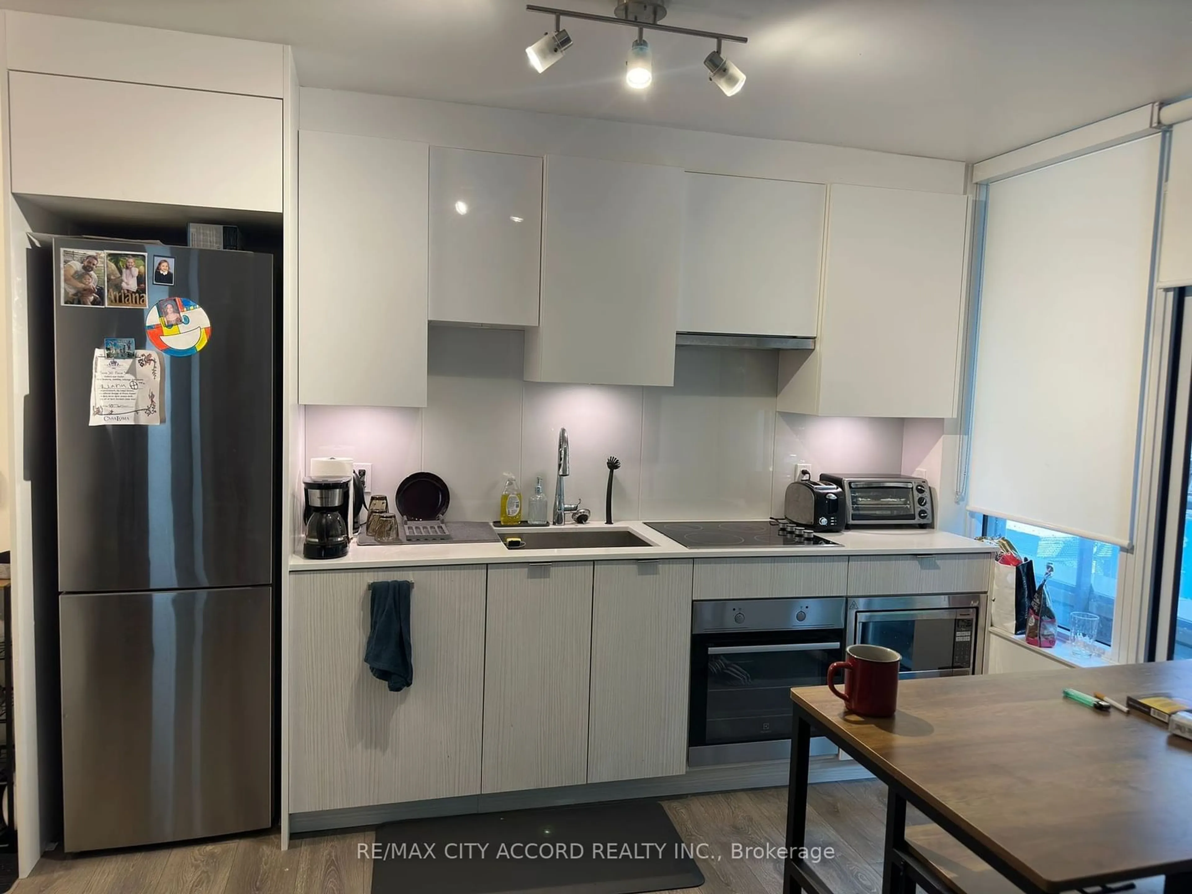 Standard kitchen for 99 Broadway Ave #202, Toronto Ontario M4P 1V2