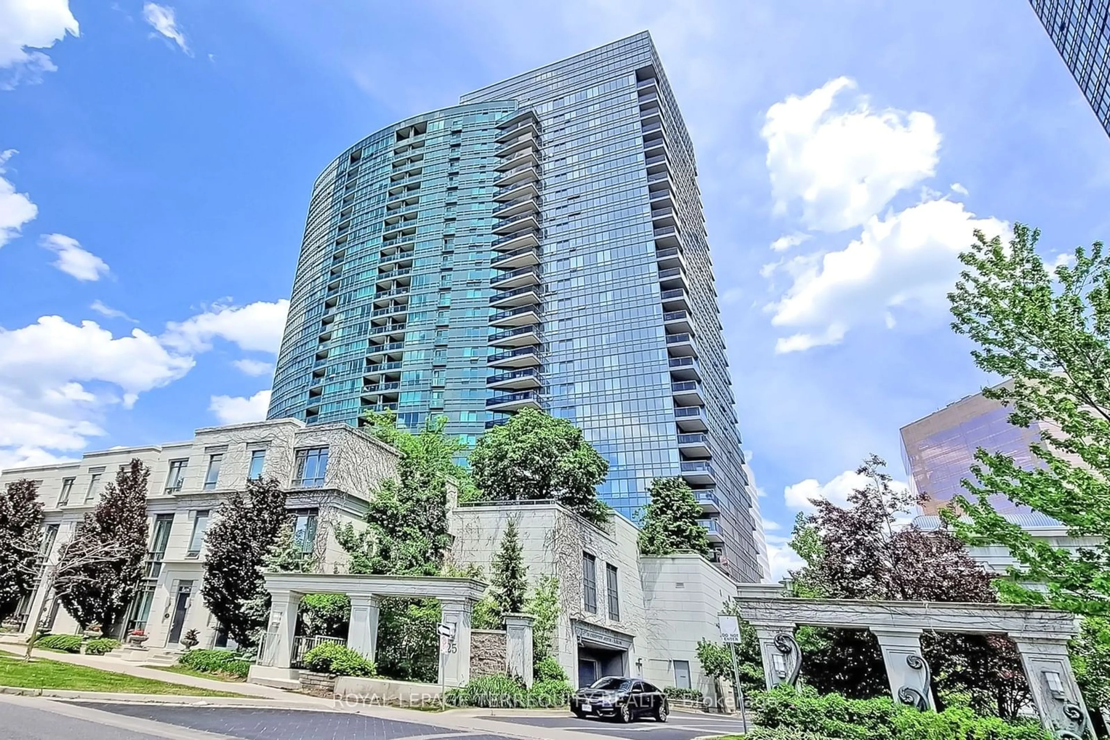 A pic from exterior of the house or condo for 25 Greenview Ave #2119, Toronto Ontario M2M 0A5