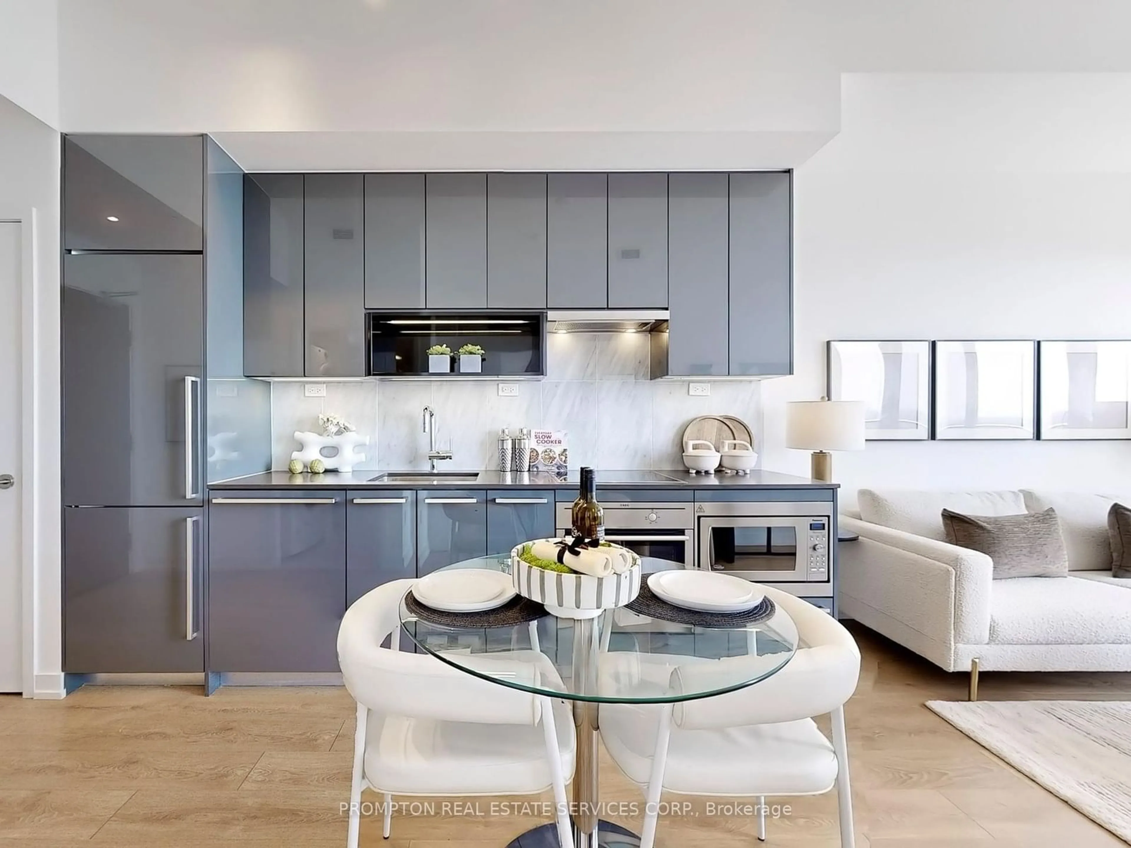 Contemporary kitchen for 115 Mcmahon Dr #2106, Toronto Ontario M2K 0E3