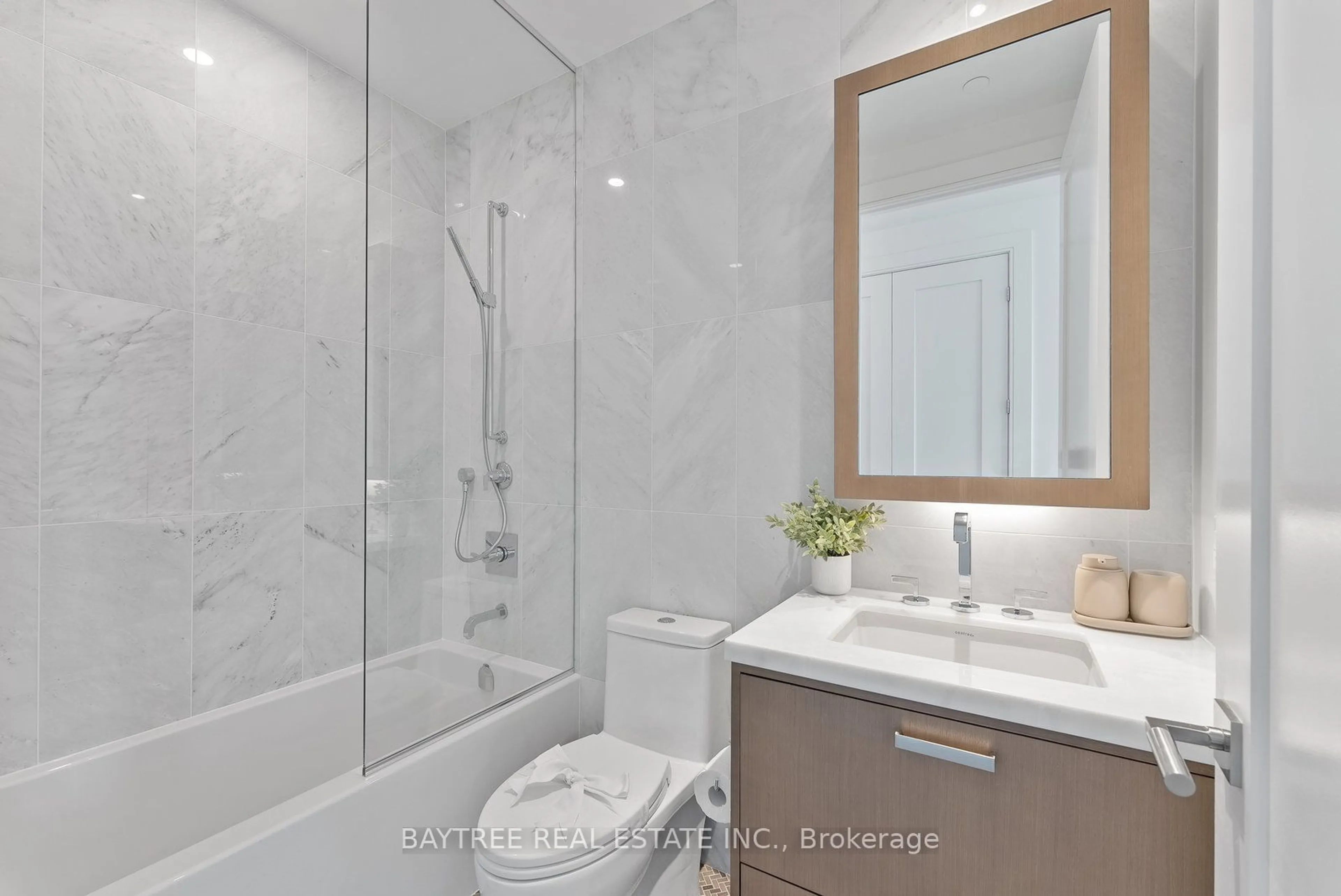 Bathroom for 455 Wellington St #1108, Toronto Ontario M5J 2R2