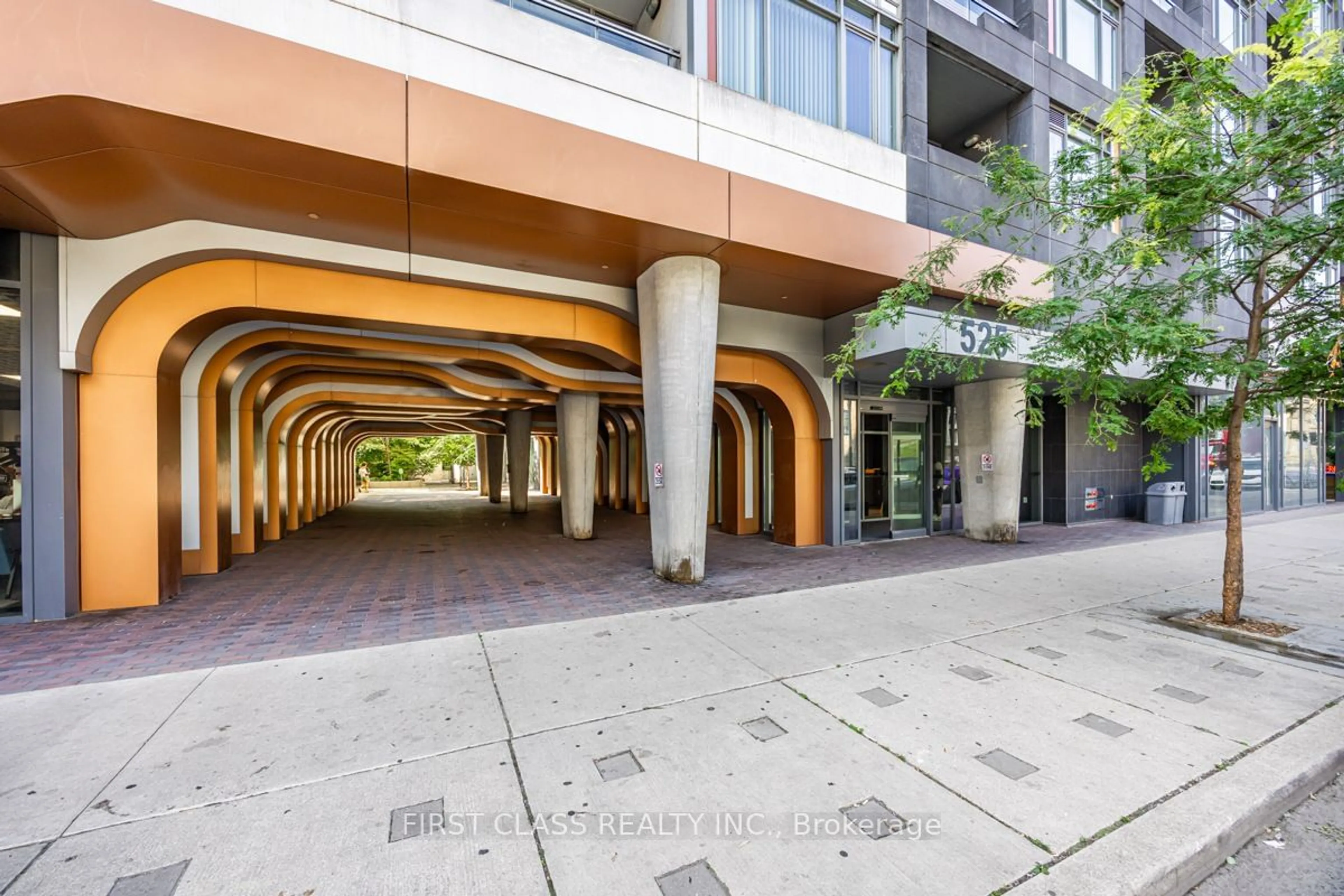 Indoor foyer for 525 Adelaide St #1022, Toronto Ontario M5V 0N7