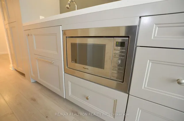 Additional property image - 155 Yorkville Ave Unit 713
