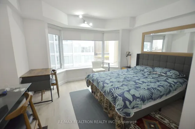 Additional property image - 155 Yorkville Ave Unit 713