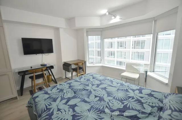 Additional property image - 155 Yorkville Ave Unit 713