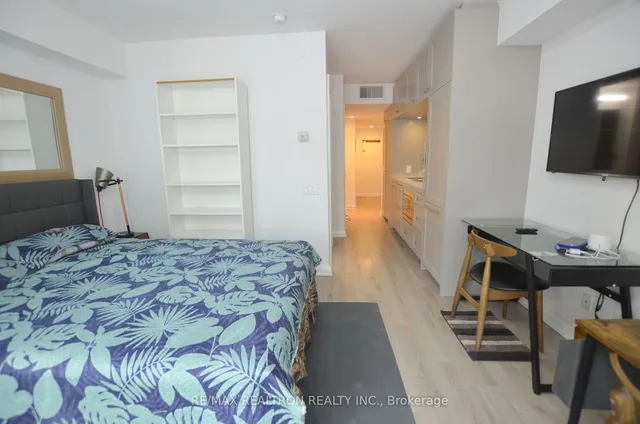 Additional property image - 155 Yorkville Ave Unit 713