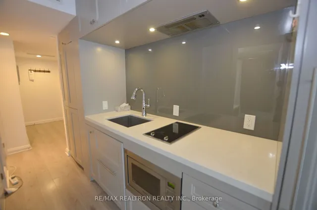 Additional property image - 155 Yorkville Ave Unit 713