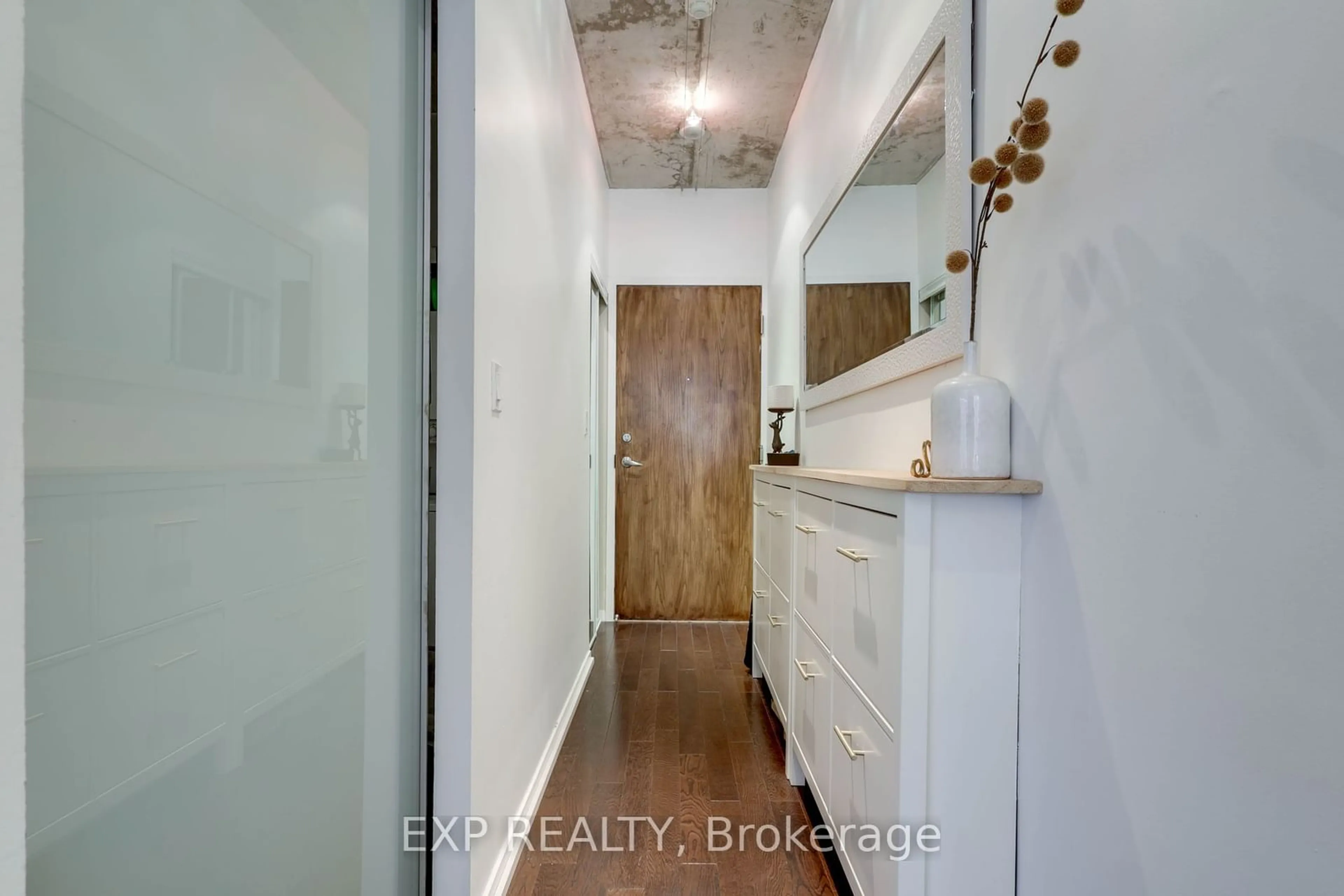 Indoor entryway for 150 Sudbury St #415, Toronto Ontario M6J 3S8