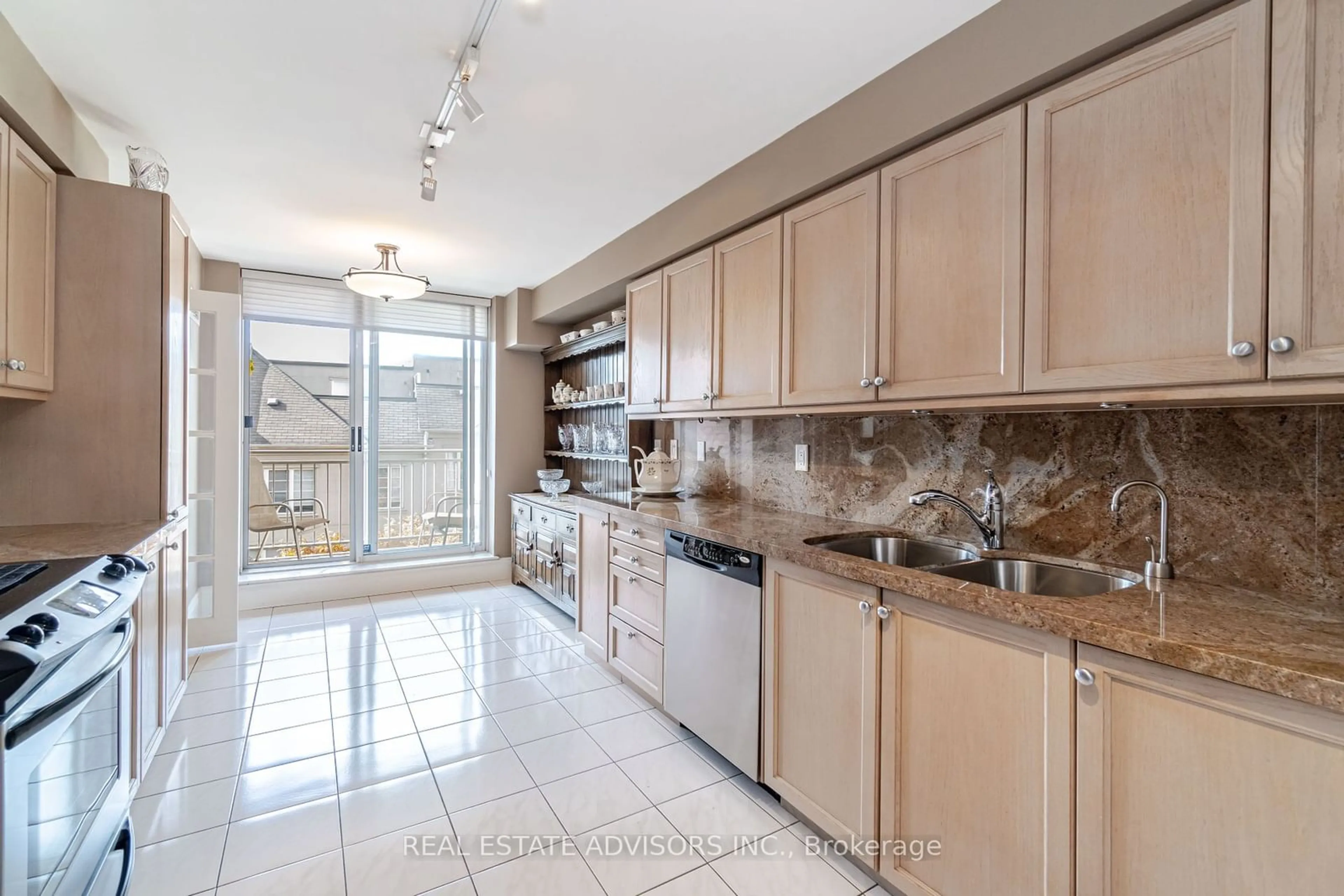 Kitchen, ceramic floors for 75 York Mills Rd #309, Toronto Ontario M2P 2E7