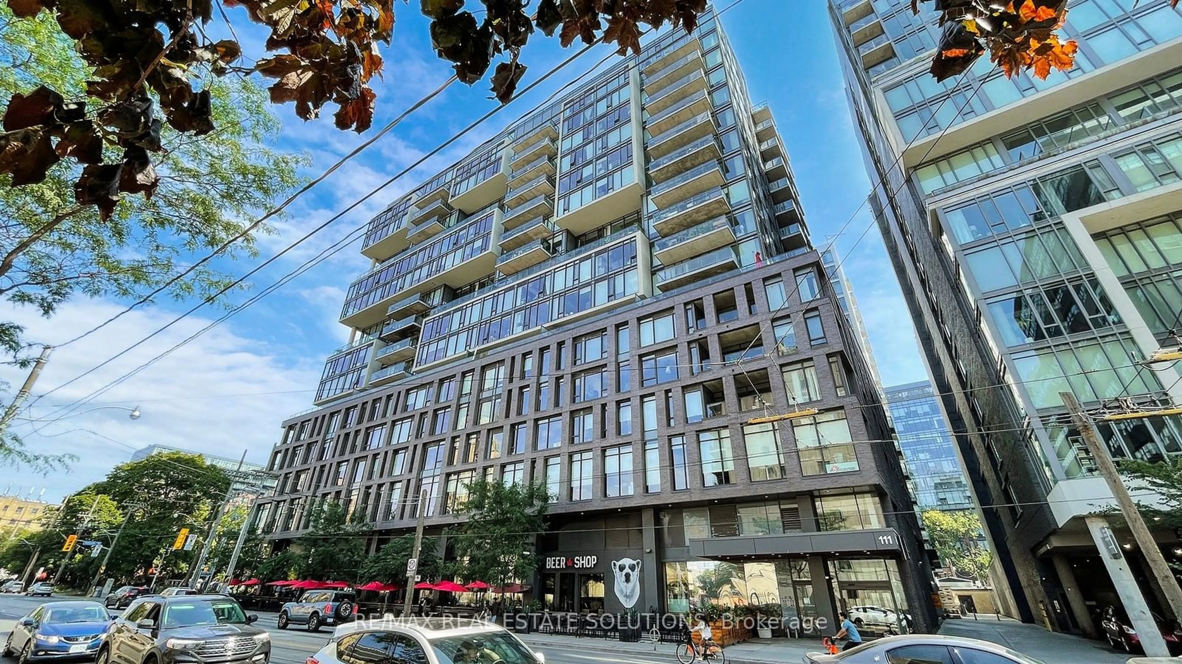 A pic from exterior of the house or condo for 111 Bathurst St #415, Toronto Ontario M5V 0M9