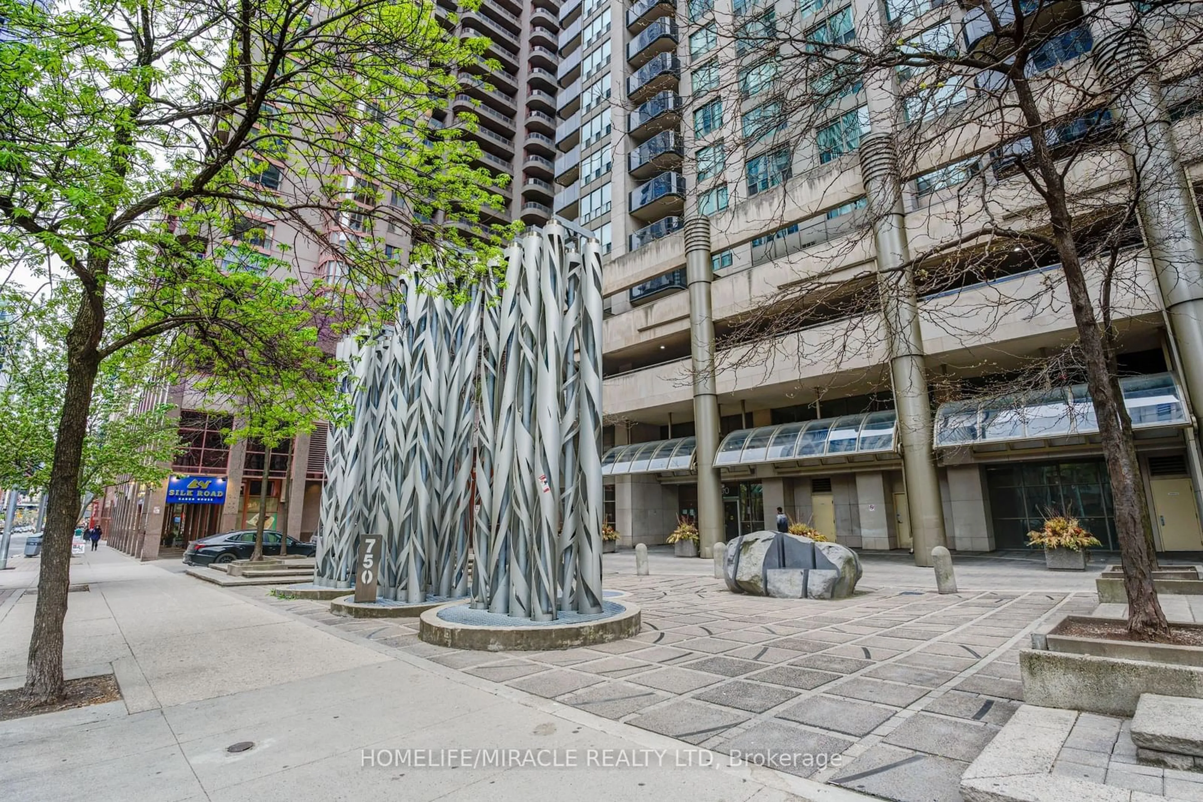 A pic from exterior of the house or condo for 750 Bay St #2705, Toronto Ontario M5G 1N6