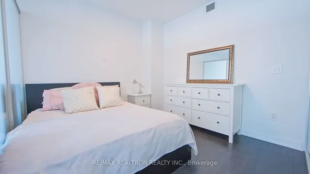 Additional property image - 426 University Ave Unit 3801