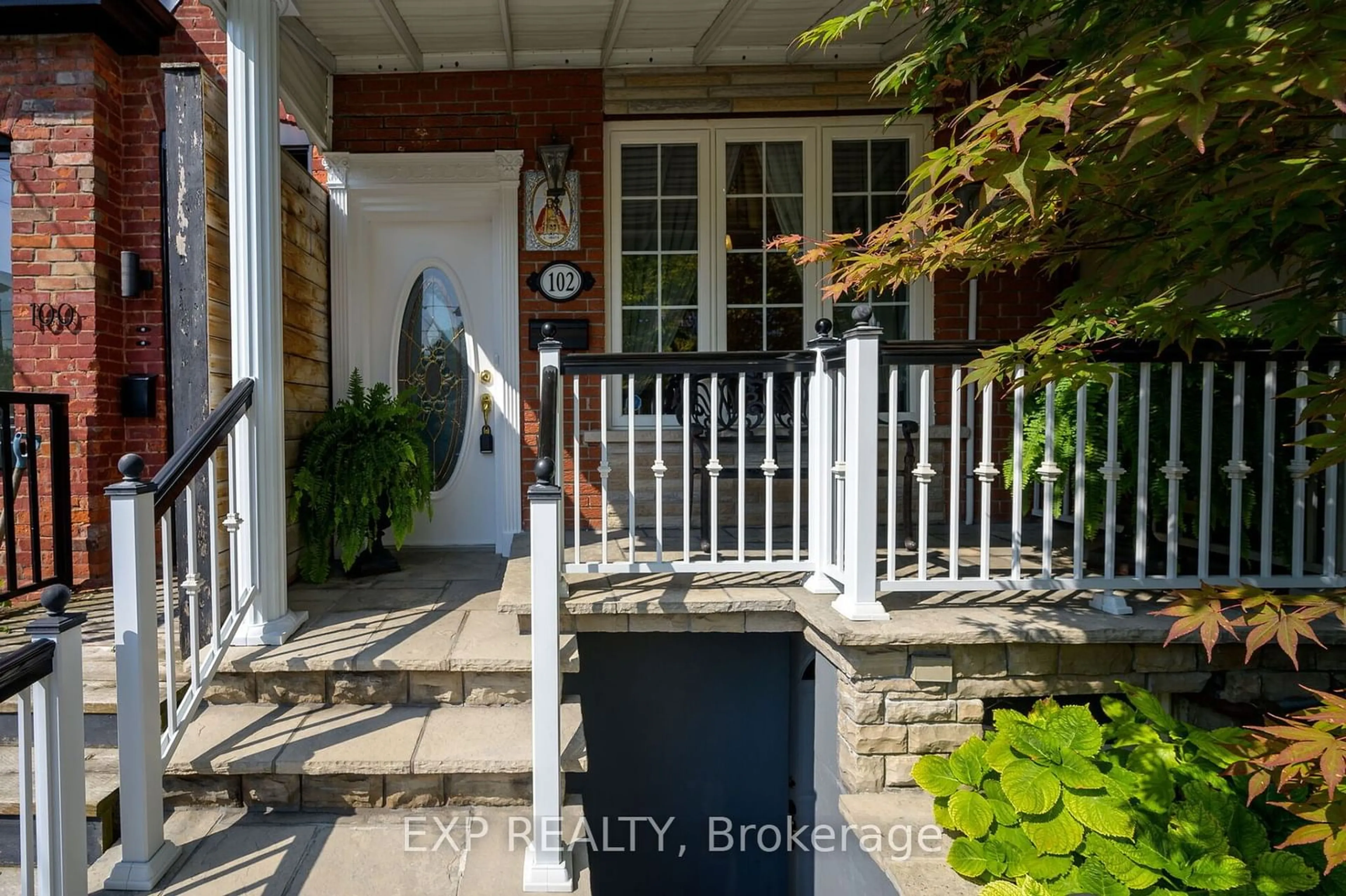 Indoor entryway for 102 Manning Ave, Toronto Ontario M6J 2K5