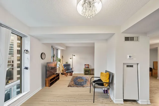 Additional property image - 33 University Ave Unit 903