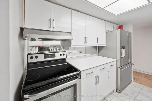 Additional property image - 33 University Ave Unit 903